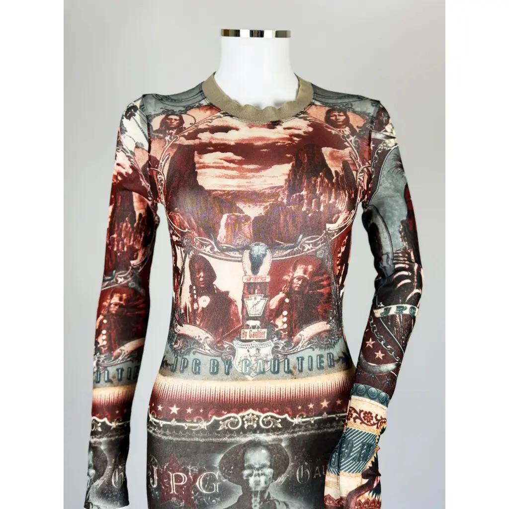 Jean Paul Gaultier Diffusionslinie JPG Jean's Maxikleid, etwa Anfang der 2000er Jahre
Sehr guter Vintage-Zustand
Größe: Klein