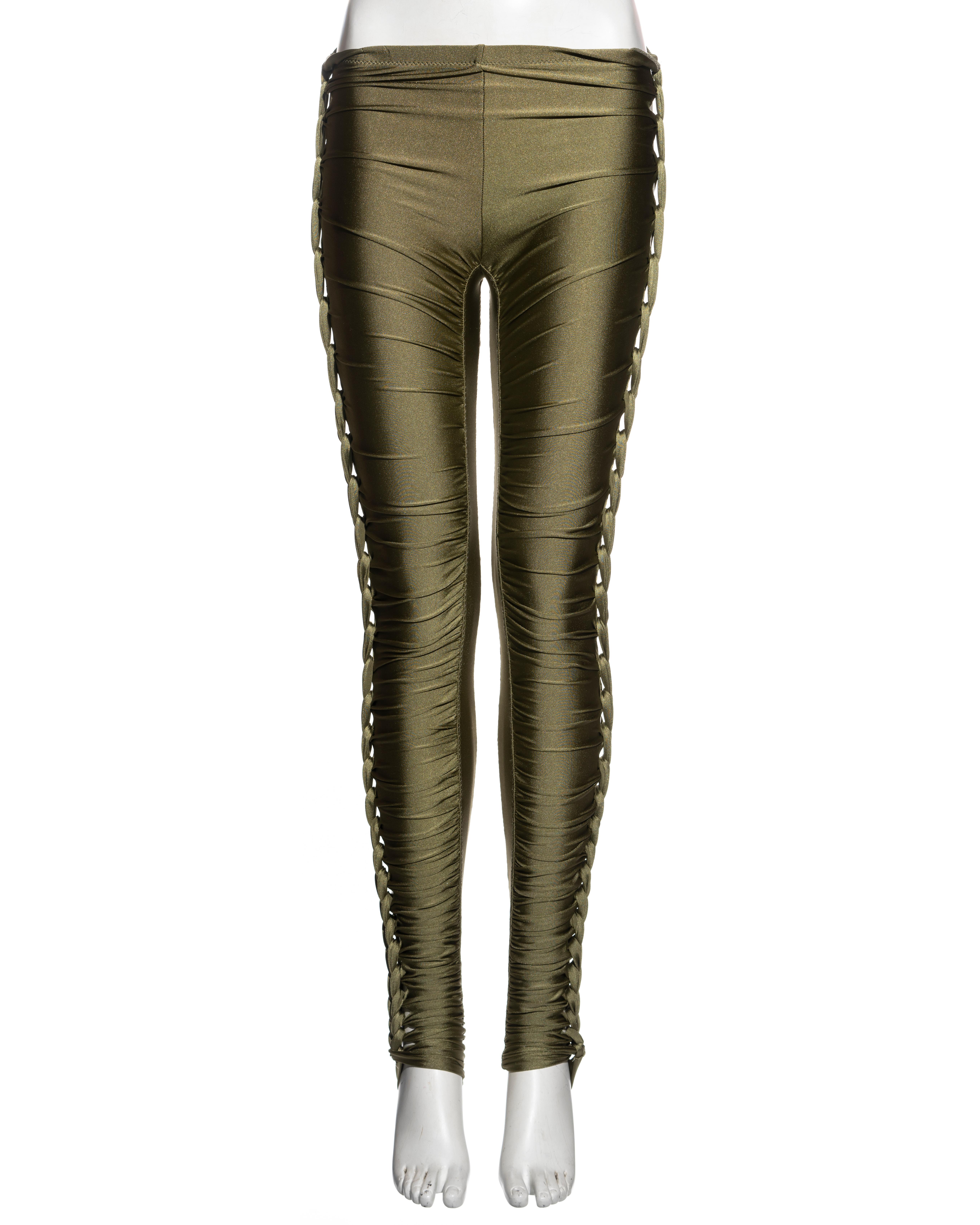 ▪ Jean Paul Gaultier green nylon jersey leggings 
▪ Braided side seams 
▪ Ruched legs 
▪ Size Small
▪ Spring-Summer 2011
▪  80% Nylon, 20% Elastane 
▪ Made in Italy