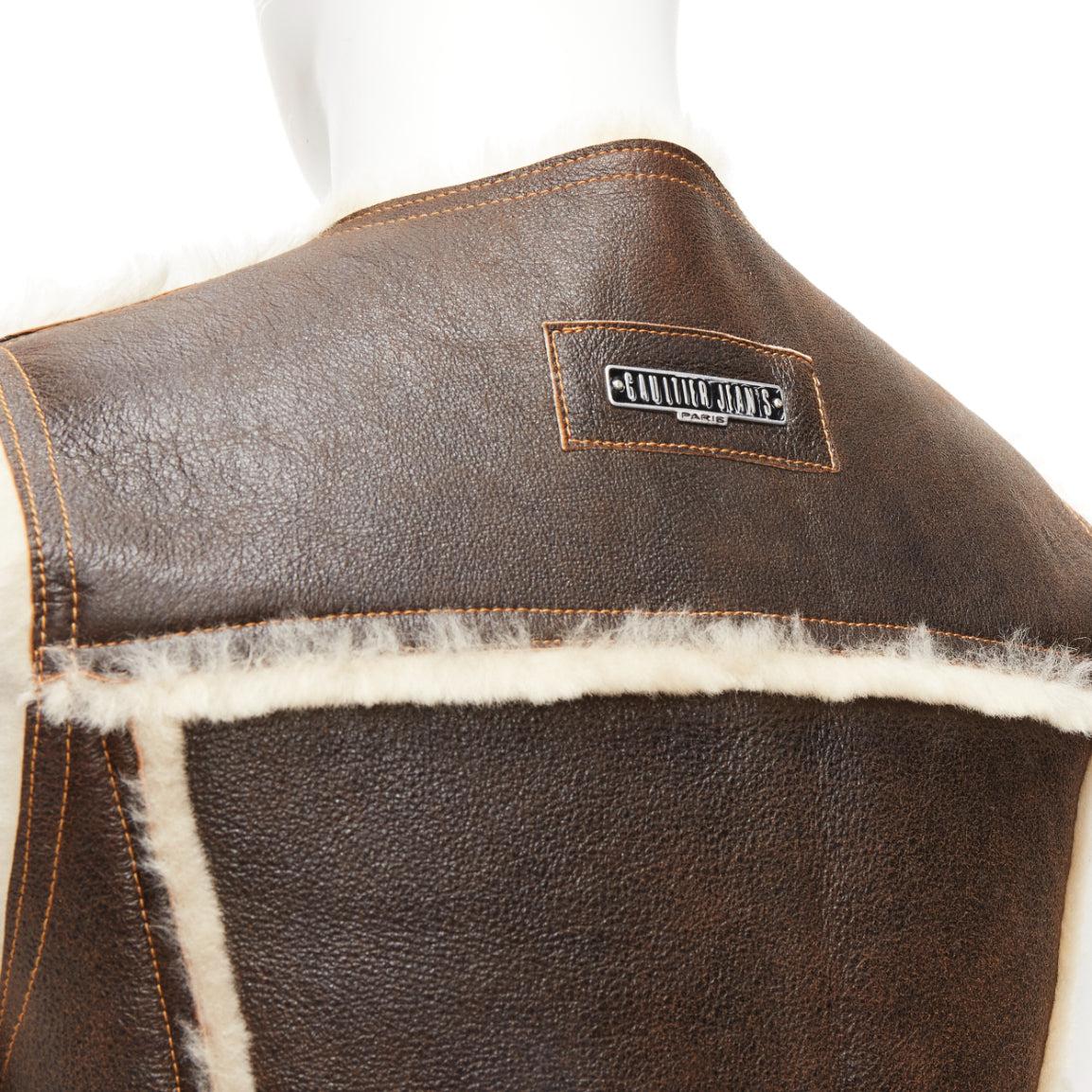 JEAN PAUL GAULTIER JEANS Vintage brown shearling lined logo zip vest jacket FR42 XXS
Reference: CNLE/A00303
Brand: Jean Paul Gaultier
Designer: Jean Paul Gaultier
Collection: Jeans
Material: Shearling, Fur
Color: Brown, Beige
Pattern: Solid
Closure: