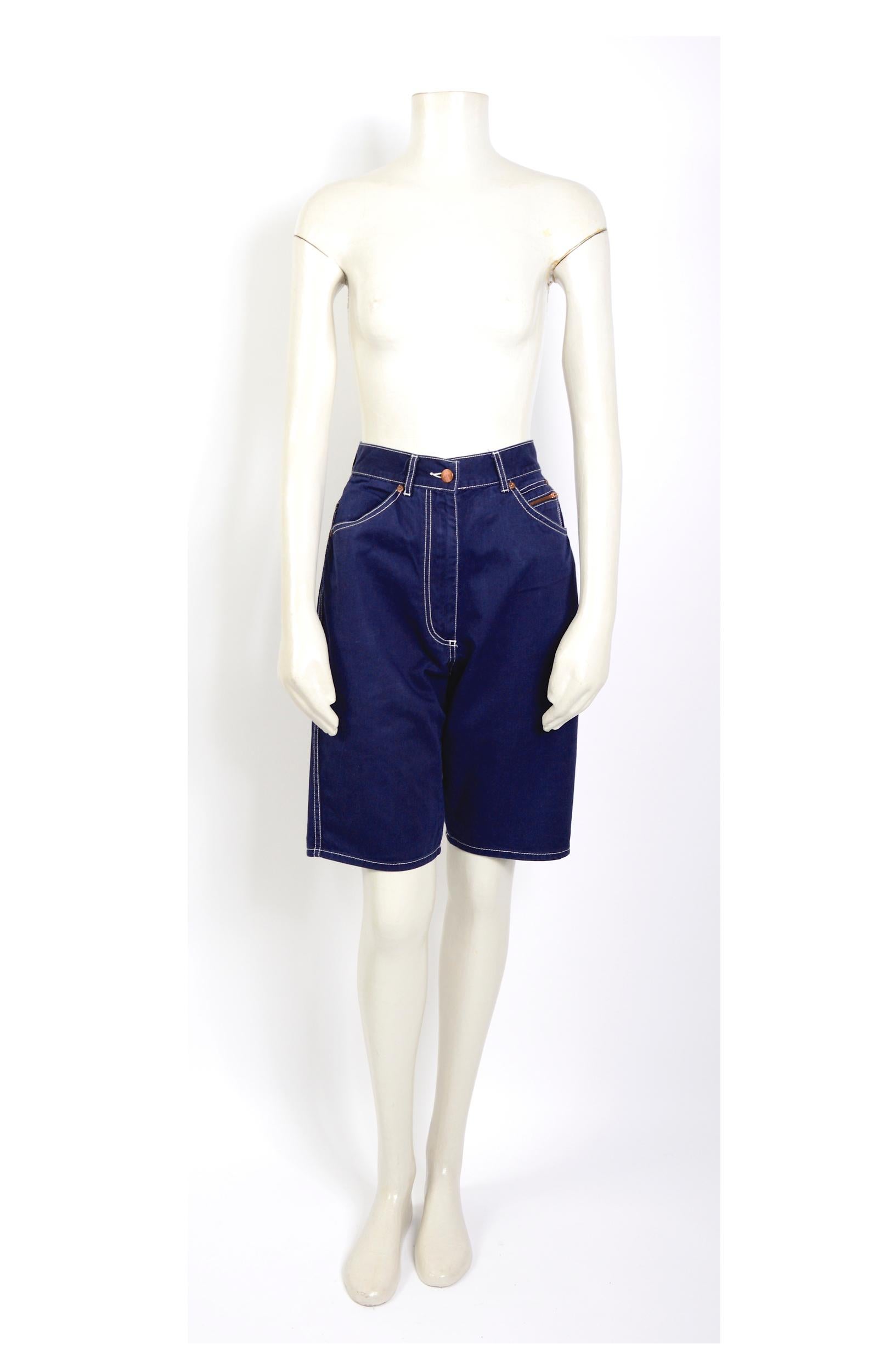 Jean-Paul Gaultier junior 100% cotton jeans Bermuda /Shorts.
Made in Italy - Size 42 
The shorts go with a jacket we have listed separately, unfortunately, the shorts were worn and washed more often and make the color a touch lighter than the