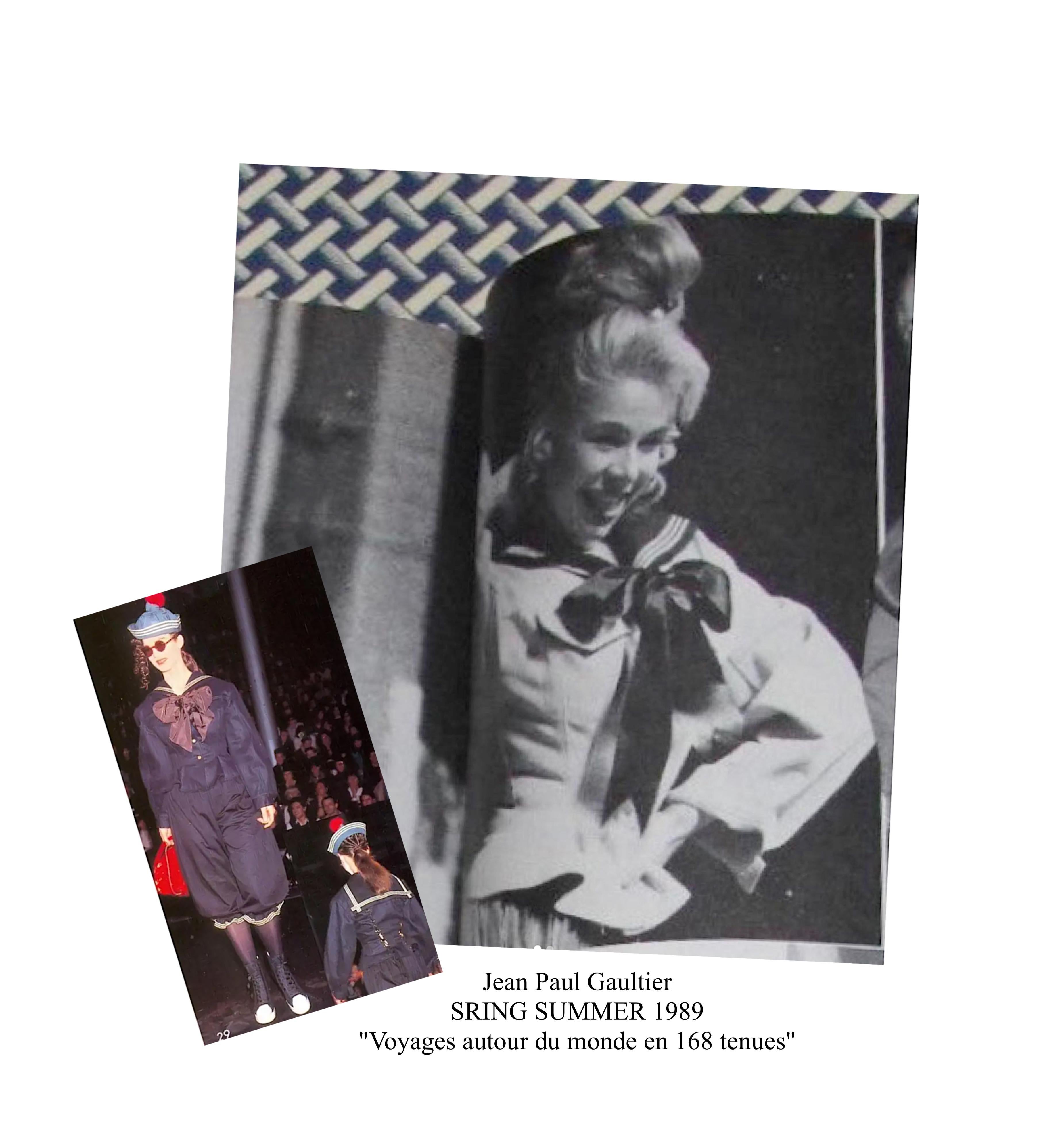 Esta icónica cazadora vintage de manga larga, confeccionada con lona de algodón vaquero marino, apareció en la colección Primavera-Verano 1989 de Jean Paul Gaultier titulada 
