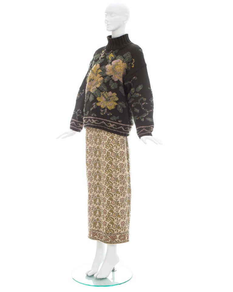 Ensemble pull et jupe en laine tricotée à tapisserie florale Jean Paul  Gaultier, automne-hiver 1984 - En vente sur 1stDibs