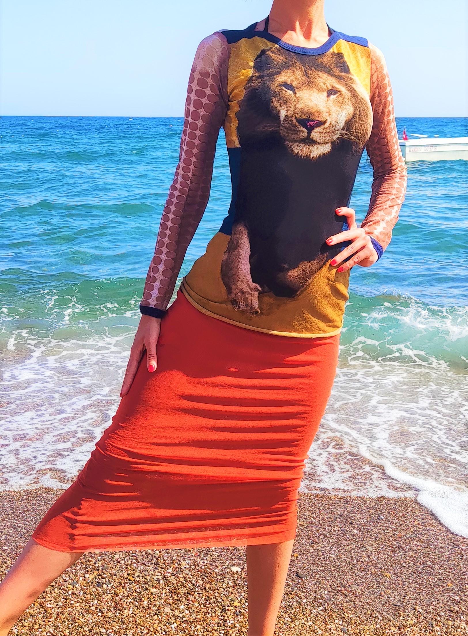 Iconic lion cyberbaba mesh dress by Jean Paul Gaultier!
From the Spring Summer 1996 Collection!
Skirt + top!

For sale is an iconic and rare Jean Paul Gaultier Lion Cyberdot top from his spring summer 1996 collection that has been inspired by the