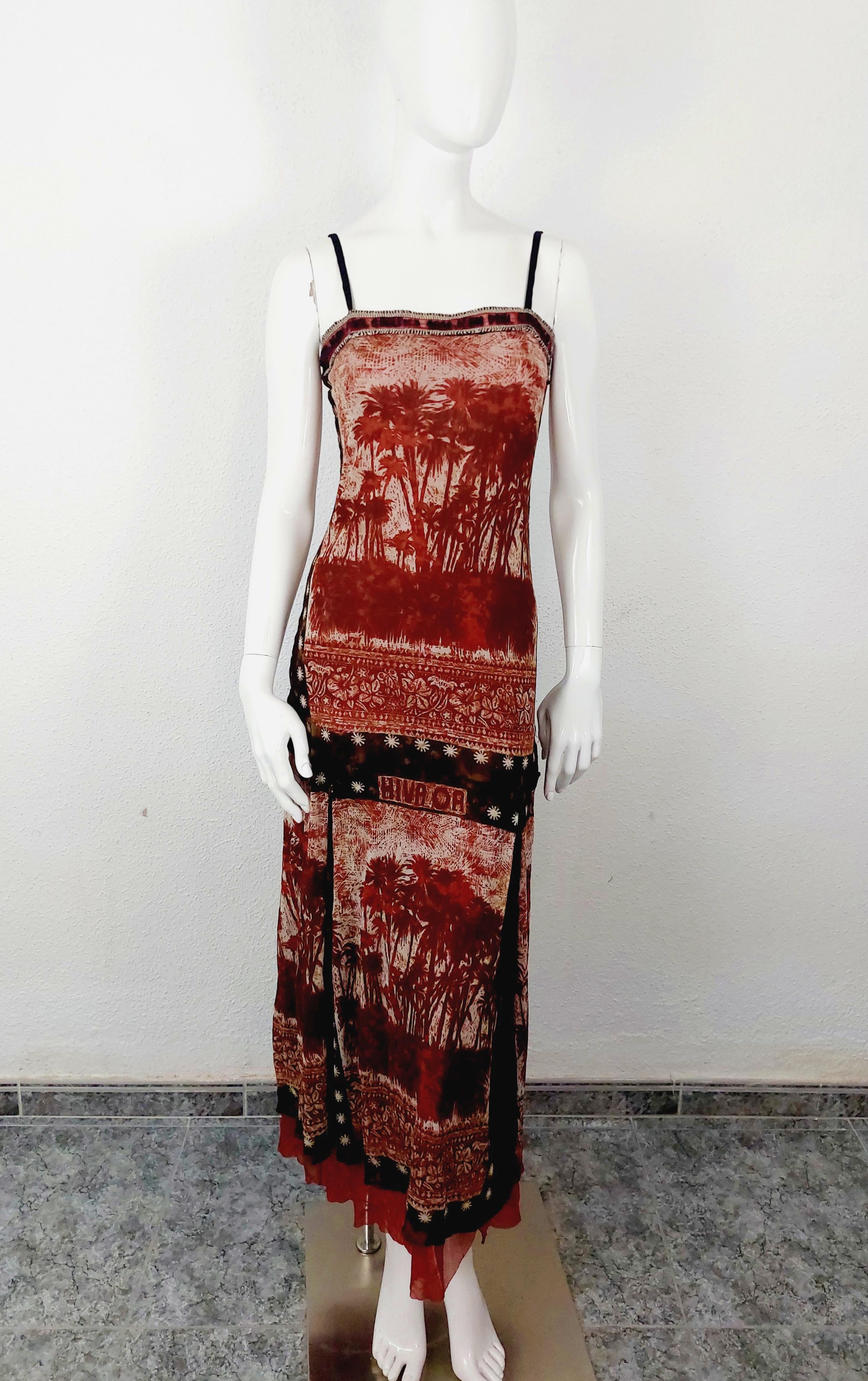 Rare Jean Paul Gaultier mesh Hiva Oa Tropical Palm tree Japan Red Dress 
Elégante et unique robe de collection (Ligne Jean Paul Gaultier 'Hiva Oa') composée d'un haut moulant à manches courtes et d'une jupe longue, de couleur blanche et bordeaux,