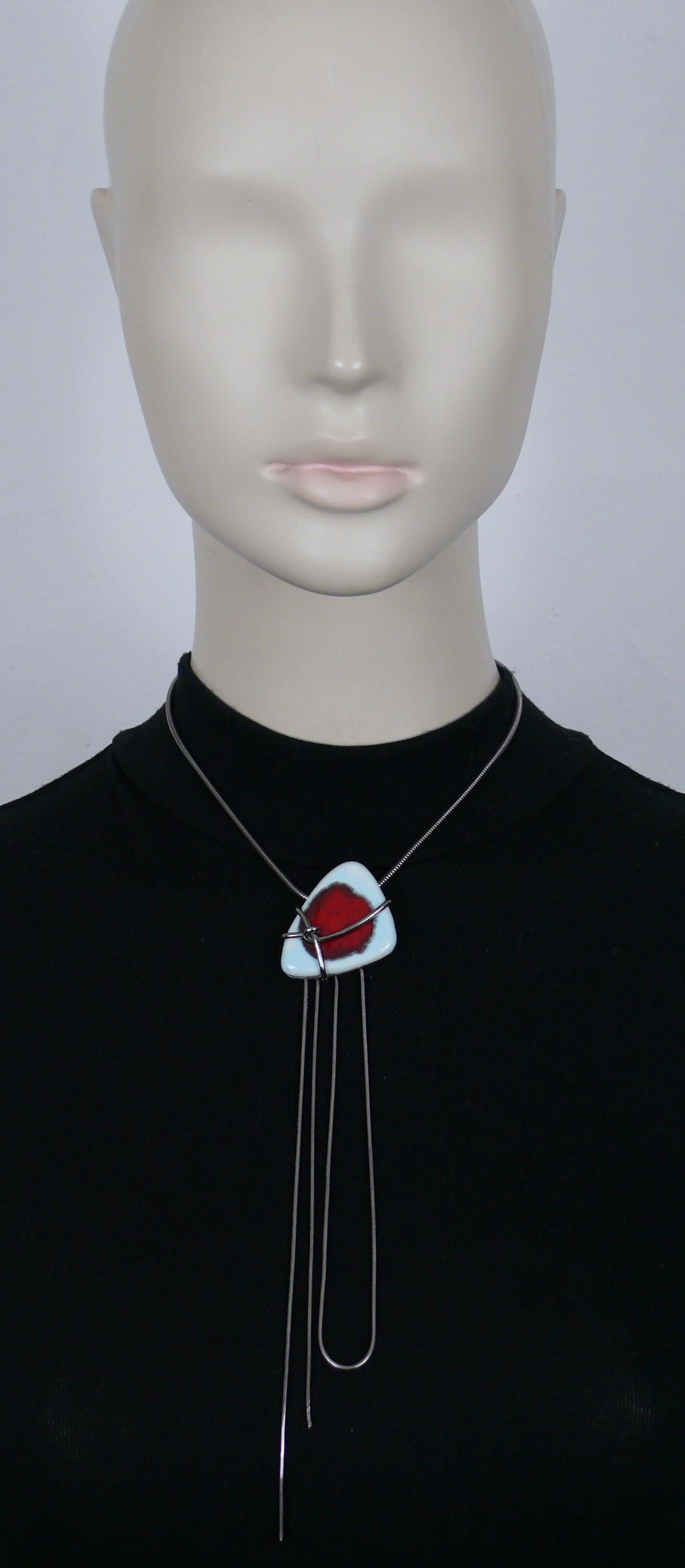 JEAN PAUL GAULTIER modernist gun tone snake chain necklace featuring a free form ceramic pebble pendant.

Embossed JEAN PAUL GAULTIER.

Indicative measurements : length approx. 32 cm (12.60 inches).

Material : Gun patina tone metal hardware /