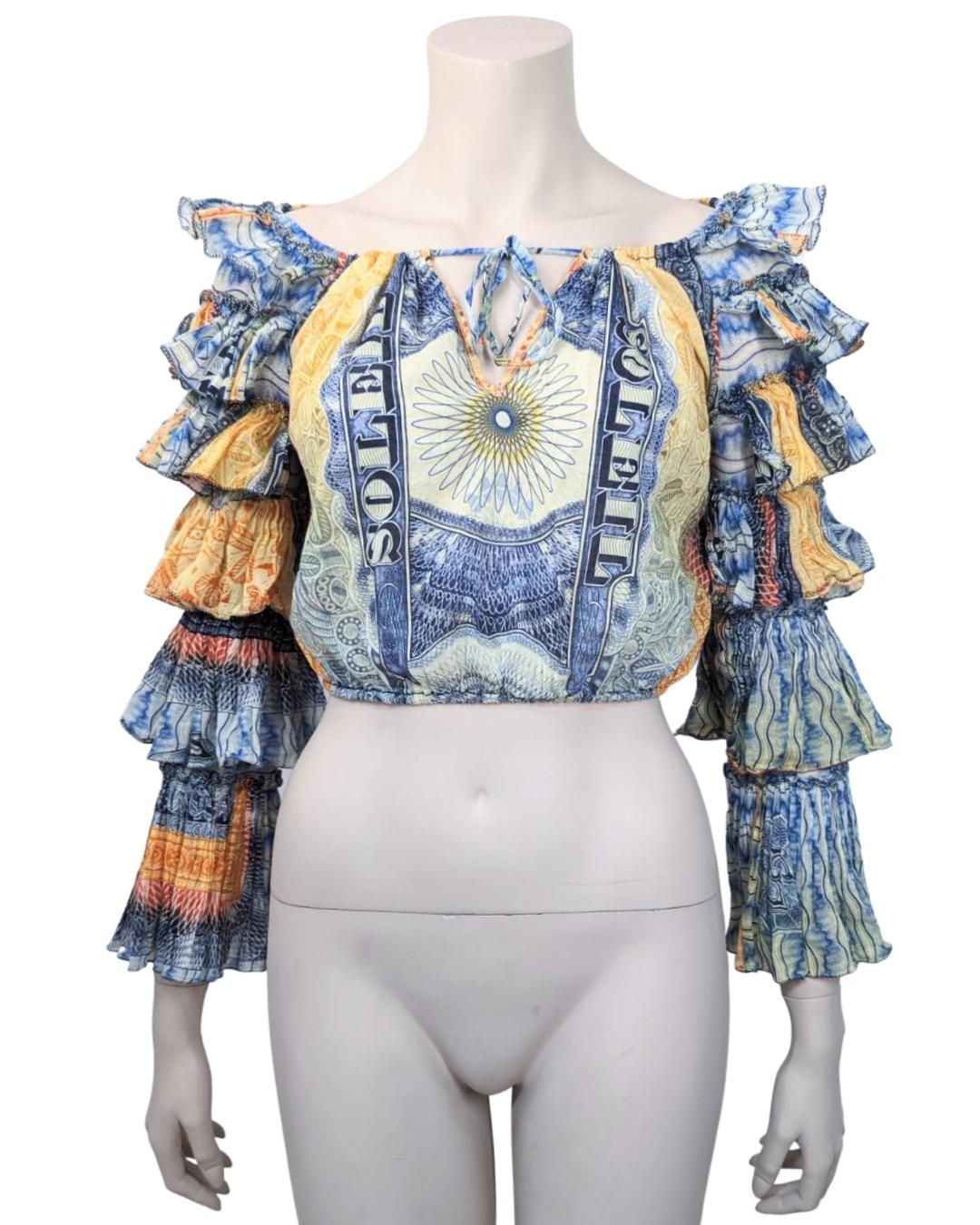 By Jean Paul Gaultier The iconic money print top from the Soleil Optical collection. Circa 1990s

· Multi ruffles
· Crop tp
. Link on the chest
 

Size Fits XS, S , M

Flat measurements : ( stretch fabric )

Breast : 40 cm
Waist : 34 cm
Length :