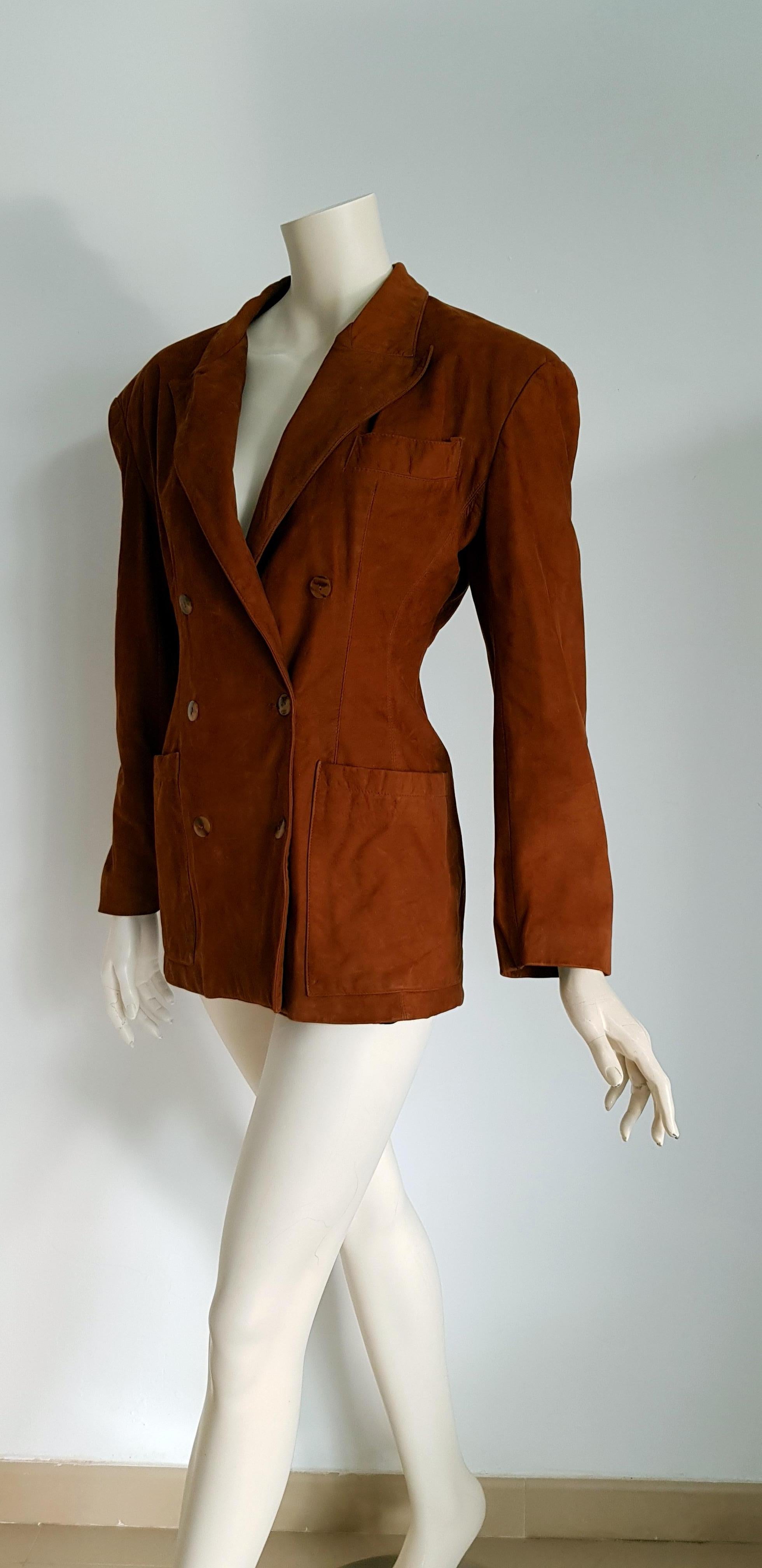 Jean Paul GAULTIER brown suede double breasted silk lined jacket - Unworn, New
..
SIZE: equivalent to about Small / Medium, please review approx measurements as follows in cm: lenght 78, chest underarm to underarm 53, bust circumference 95, shoulder