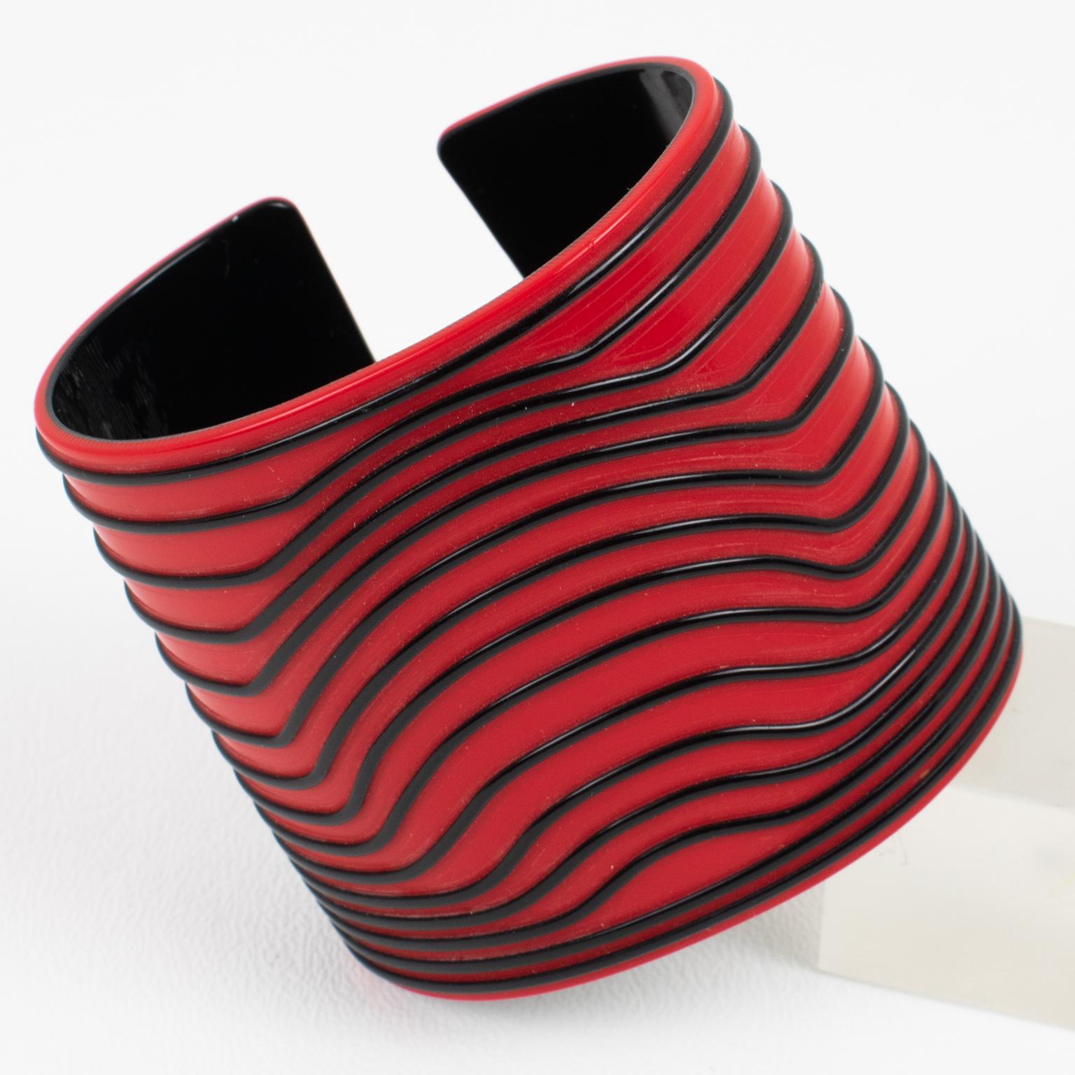 Jean Paul Gaultier Paris Red and Black Resin Cuff Bracelet Kinetic Effect In Excellent Condition In Atlanta, GA