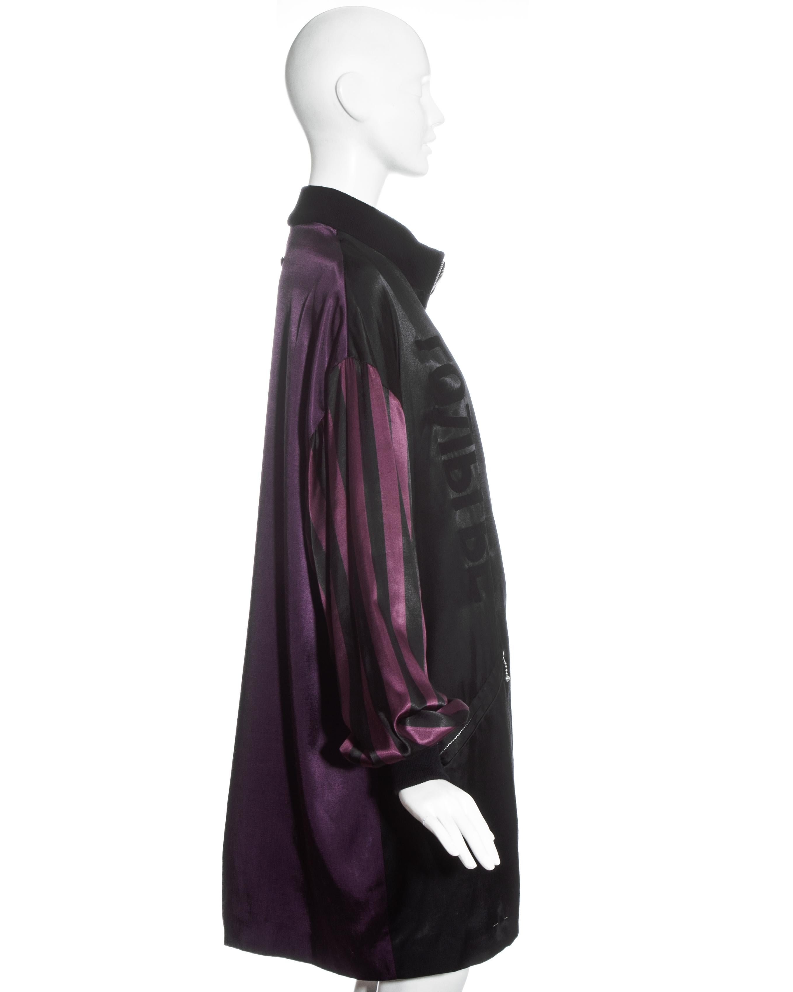 Jean Paul Gaultier - Veste en satin violet et noir, automne-hiver 1986 Unisexe en vente