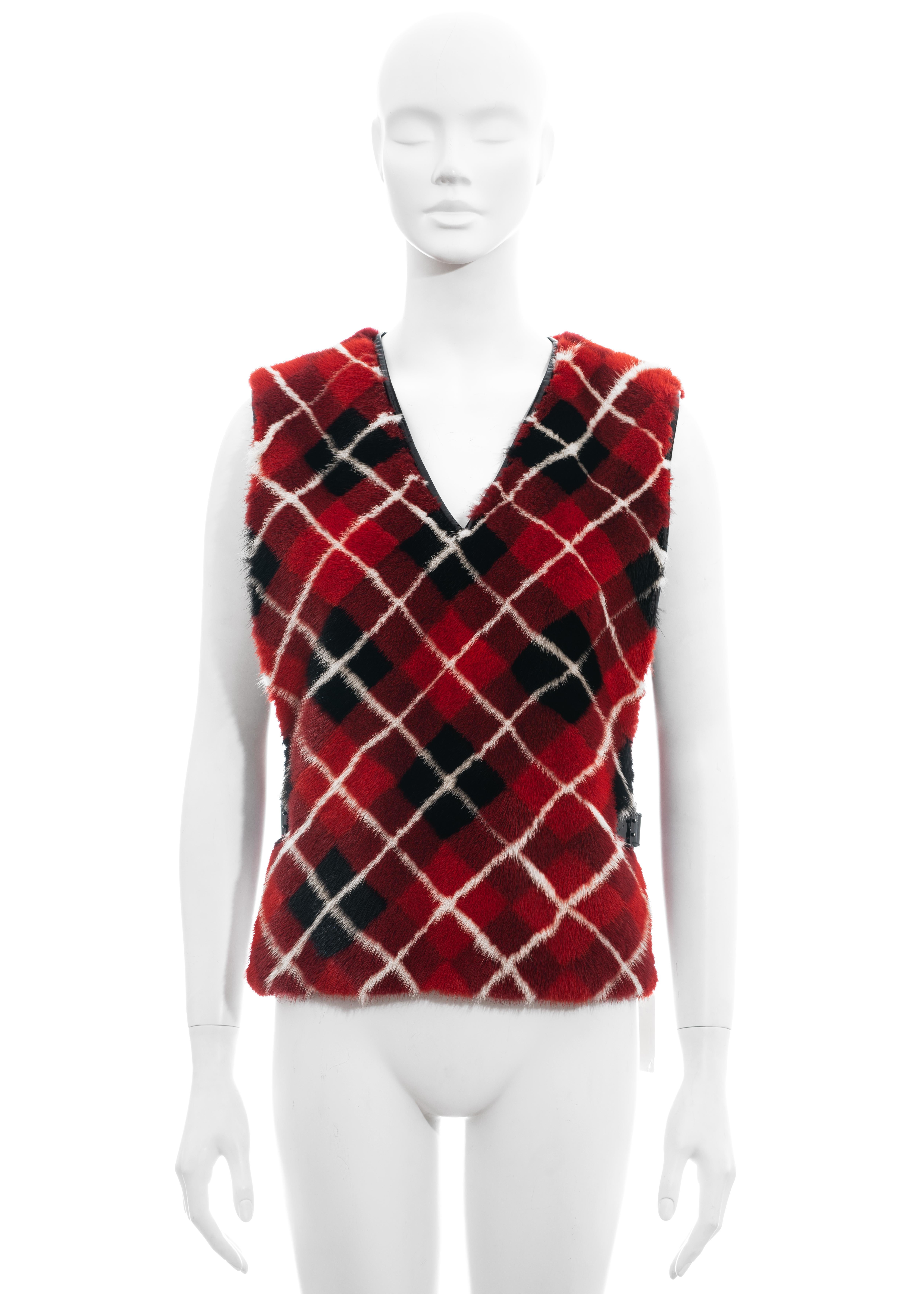 ▪ Jean Paul Gaultier red argyle print fur vest
▪ 100% Mink
▪ Black patent leather buckle fastenings and trim
▪ Silk Lining
▪ FR 38 - UK 10 - US 6
▪ Fall-Winter 2007