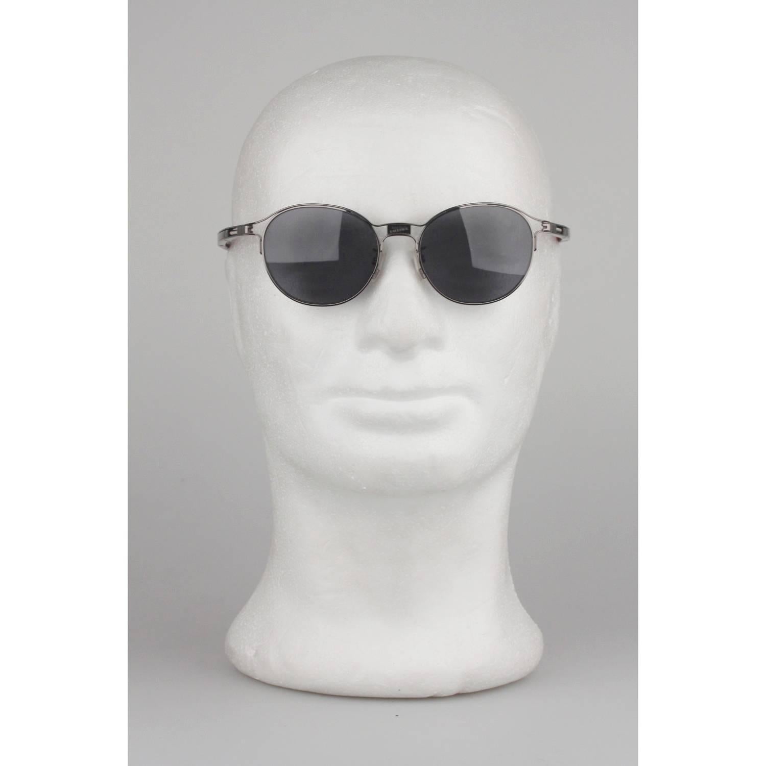 Original JEAN PAUL GAULTIER Unisex Sunglasses from 2006
Gray Metal Wrap frame, with Brown plastic arms
Blue/Smoke Gray Classic Original Gaultier 100% UV lens
Made in Italy
New Old Stock - Never Worn or Used - they will come with a GENERIC