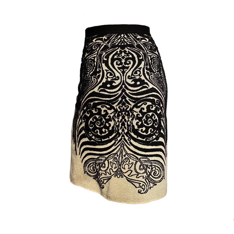 Jean Paul Gaultier mid-length pencil skirt featuring the iconic Tribal Dragon print from the Cyberbaba S/S 96 collection.

85% Wool 15% Polyamide

Size XS

Waist: 54 cm / 21,2 inches 
Length: 60,5 cm / 23,8 inches 

