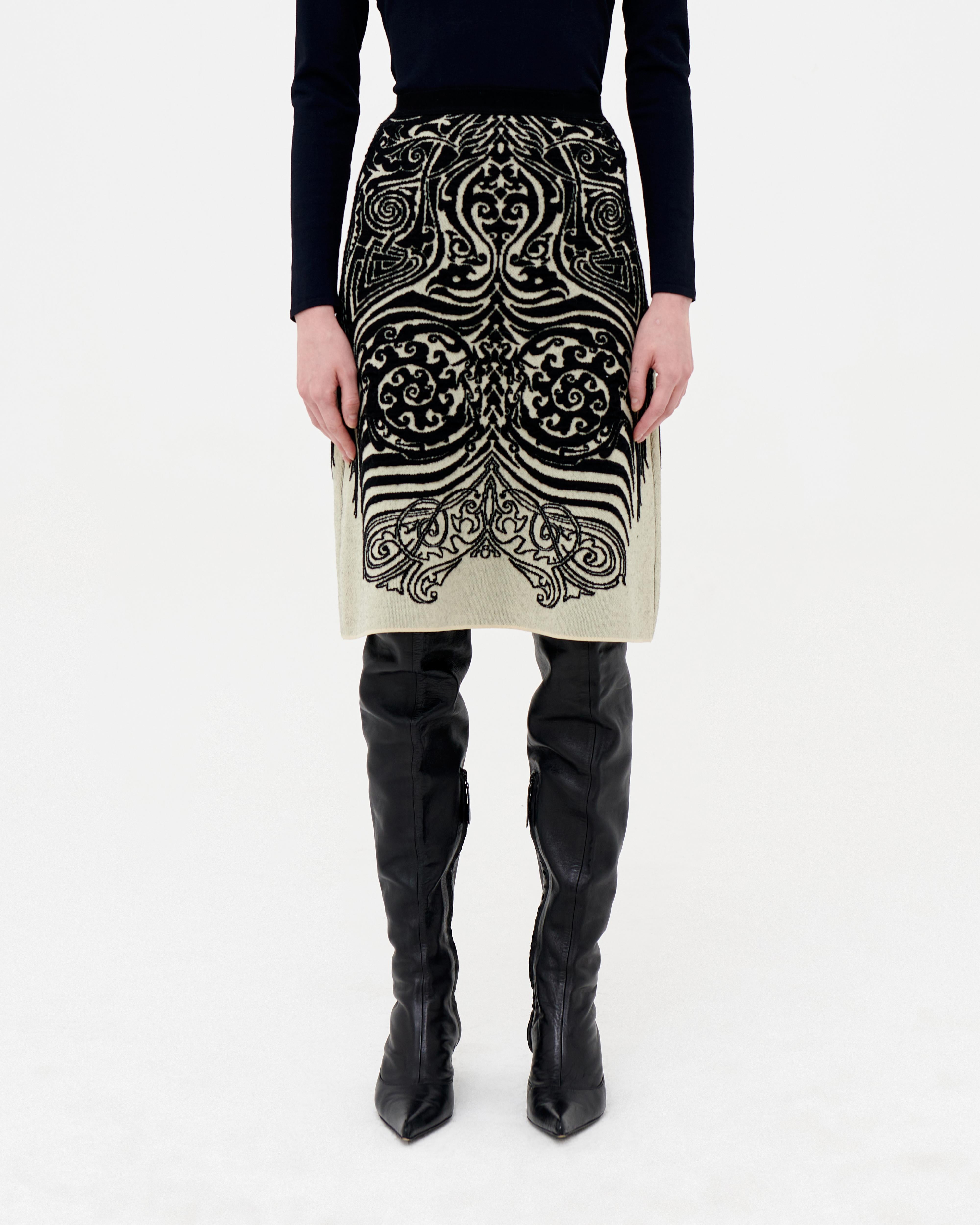 Jean Paul Gaultier mid-length pencil skirt featuring the iconic Tribal Dragon print from the Cyberbaba S/S 96 collection.

85% Wool 15% Polyamide

Size XS

Waist: 54 cm / 21,2 inches 
Length: 60,5 cm / 23,8 inches 
