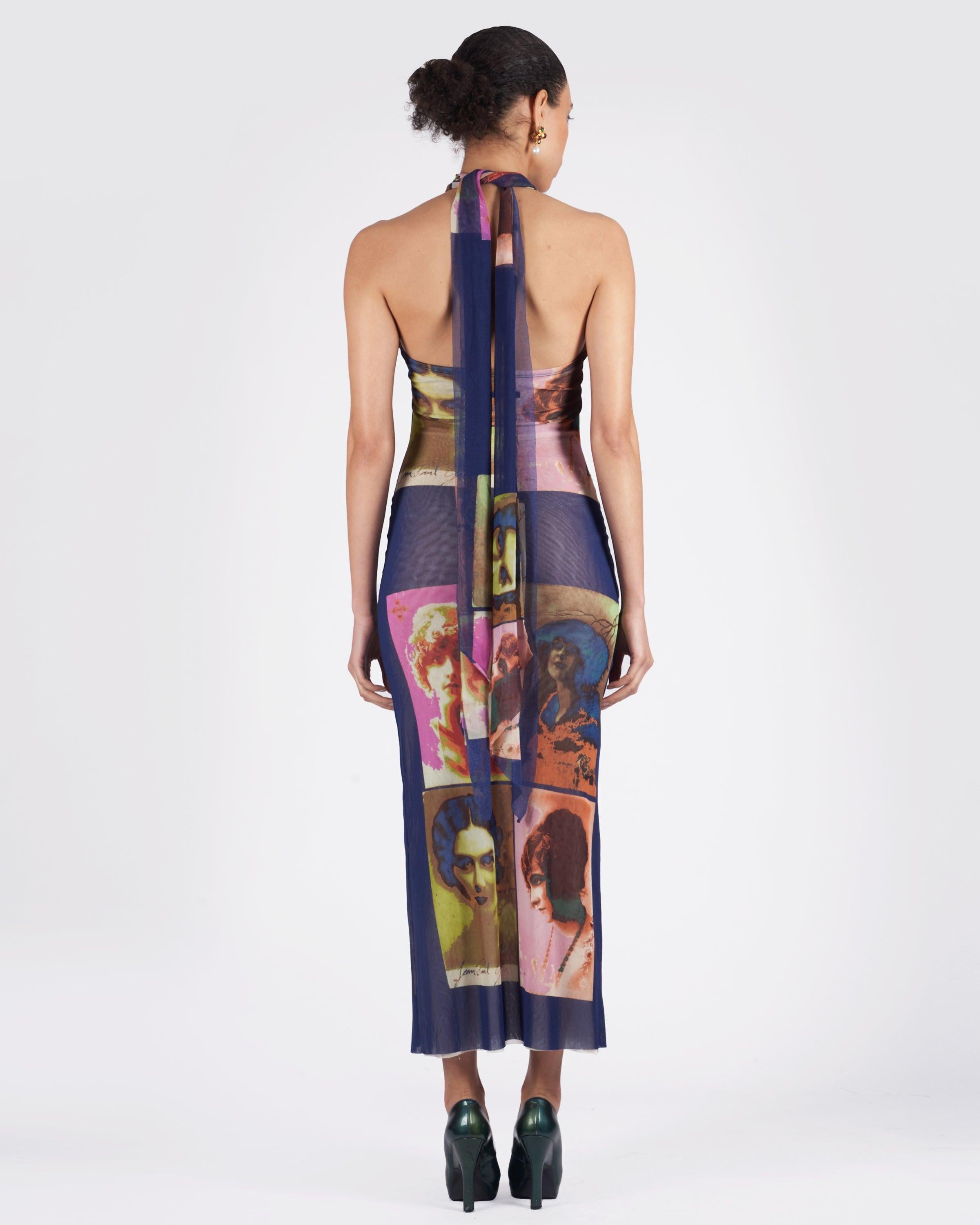 Vestido 'Portrait' de Jean Paul Gaultier Primavera Verano 2002. Con dos largos tirantes de malla a cada lado de uso múltiple, el vestido también puede llevarse como falda. (Como se ve en Kylie Jenner). En excelente estado vintage. 

( nota: el que