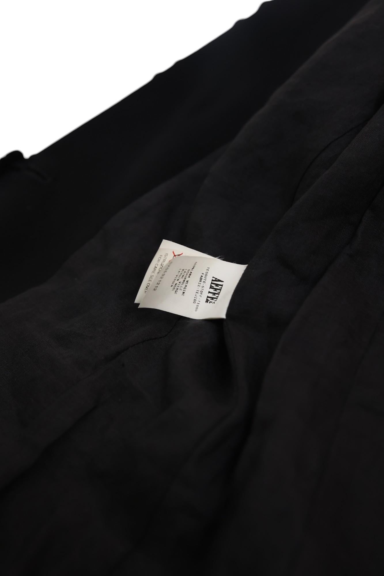 Jean Paul Gaultier S/S 2003 Haute Couture Blazer aus schwarzer Wolle mit Perlmuttknöpfen im Angebot 7