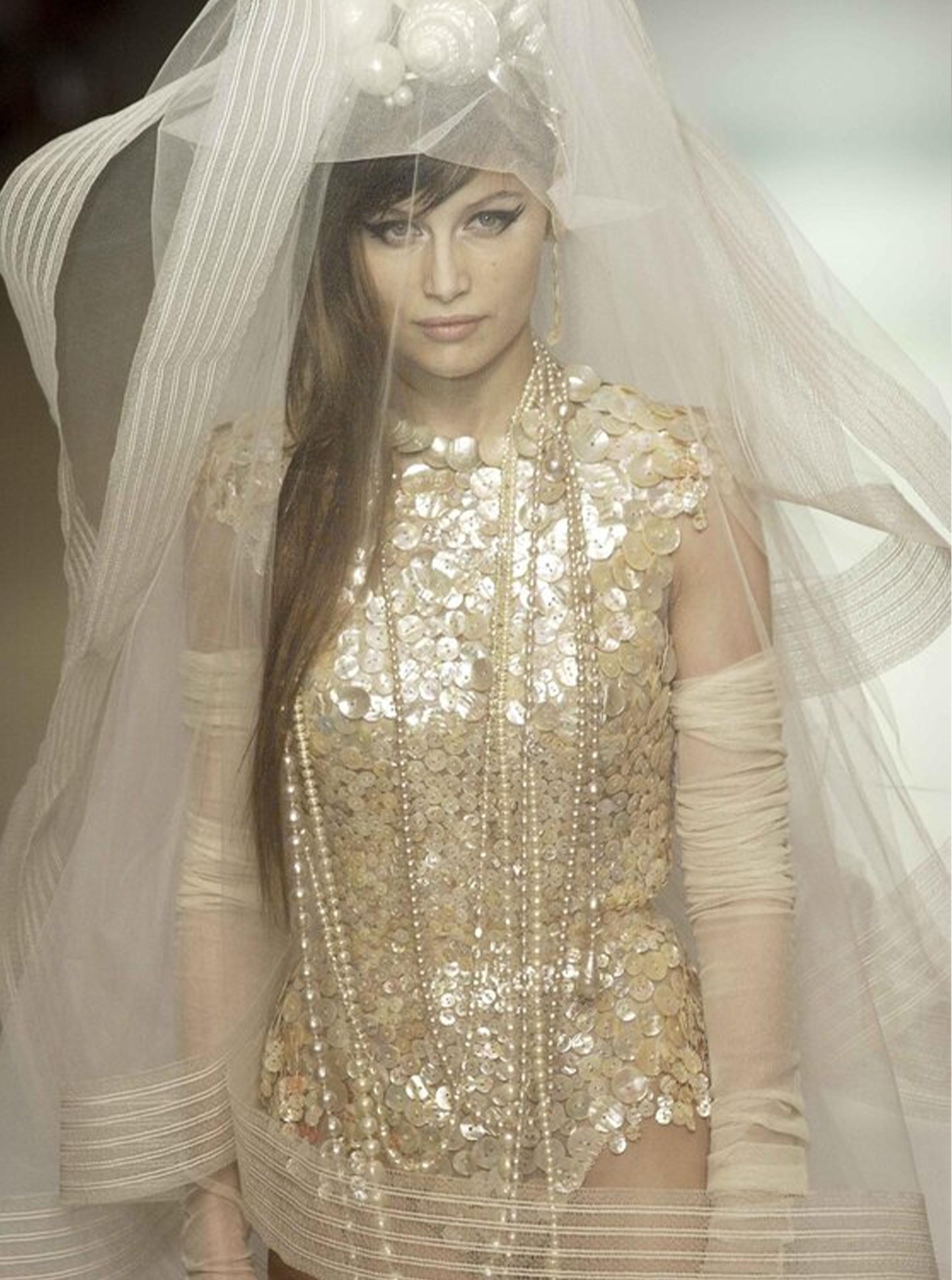 Jean Paul Gaultier S/S 2003 Haute Couture Blazer aus schwarzer Wolle mit Perlmuttknöpfen im Angebot 2