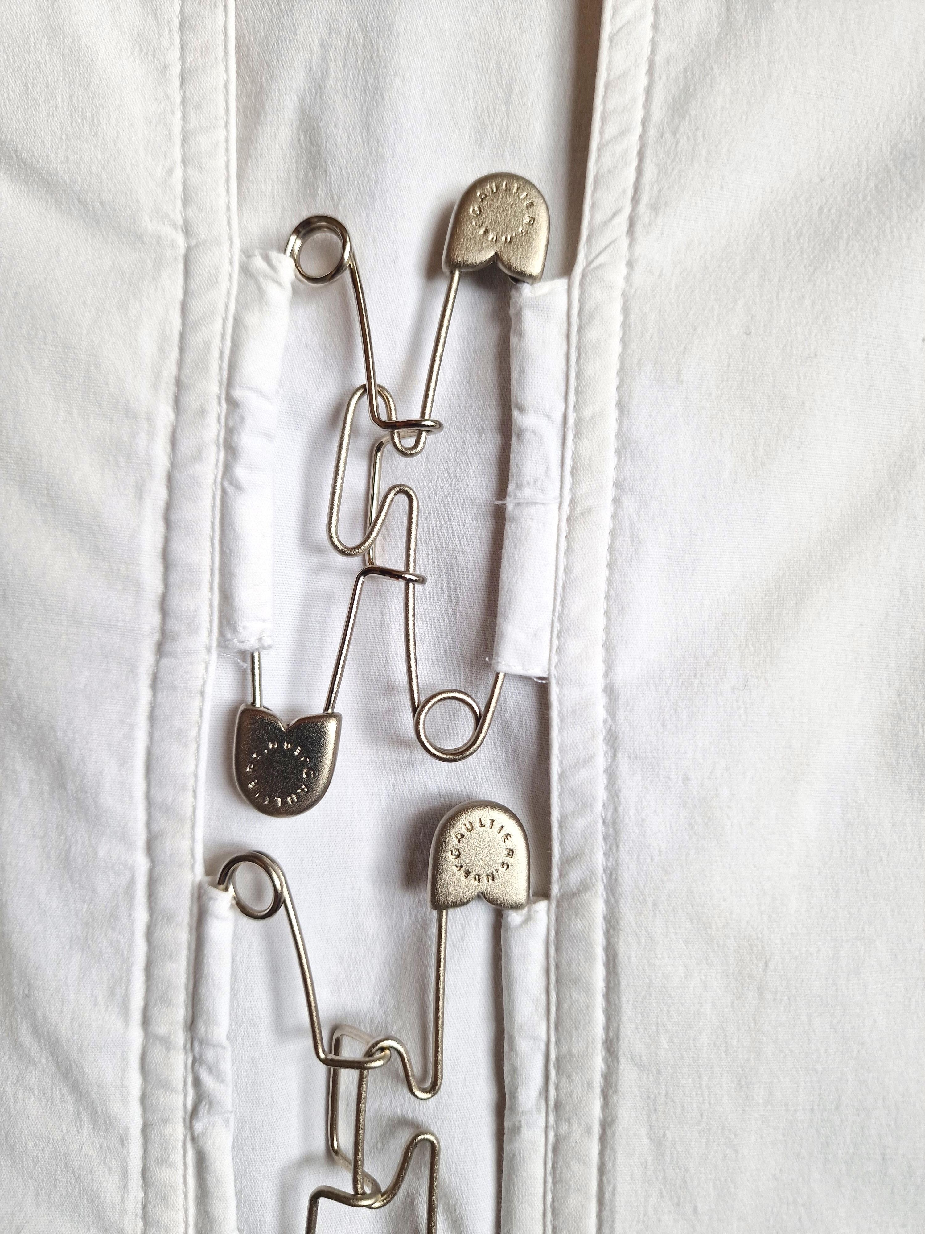 Jean Paul Gaultier Safety Pin Clips Vintage Bella Hadid Weißes Hemd Bluse Top im Angebot 3