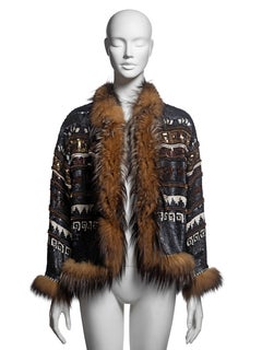 Jean Paul Gaultier: Mit Pailletten bestickte Seidenjacke mit Pelzbesatz, Herbst/Winter 1998