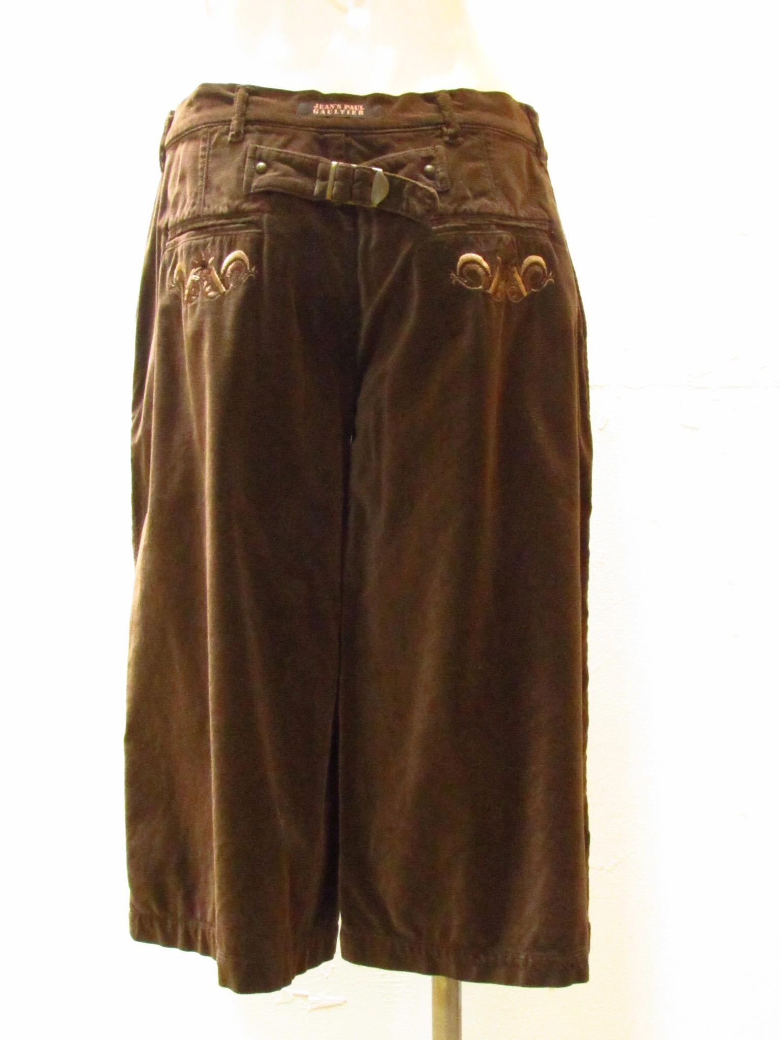 Jean Paul Gaultier kurze Hose aus braunem Samt im Zustand „Neu“ im Angebot in Laguna Beach, CA