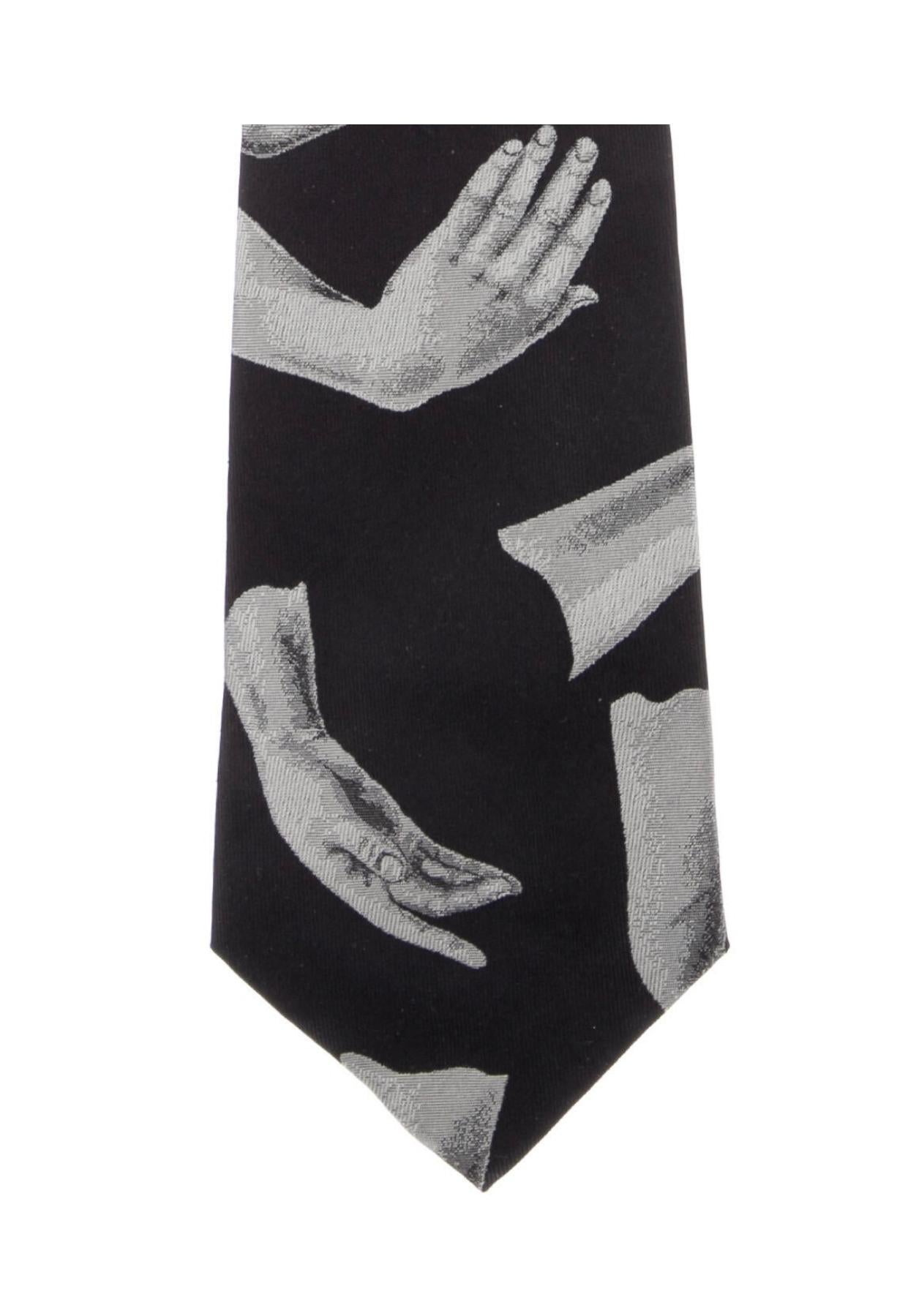 Jean Paul Gaultier silk tie with hand print

Condition: Excellent
100% silk
3