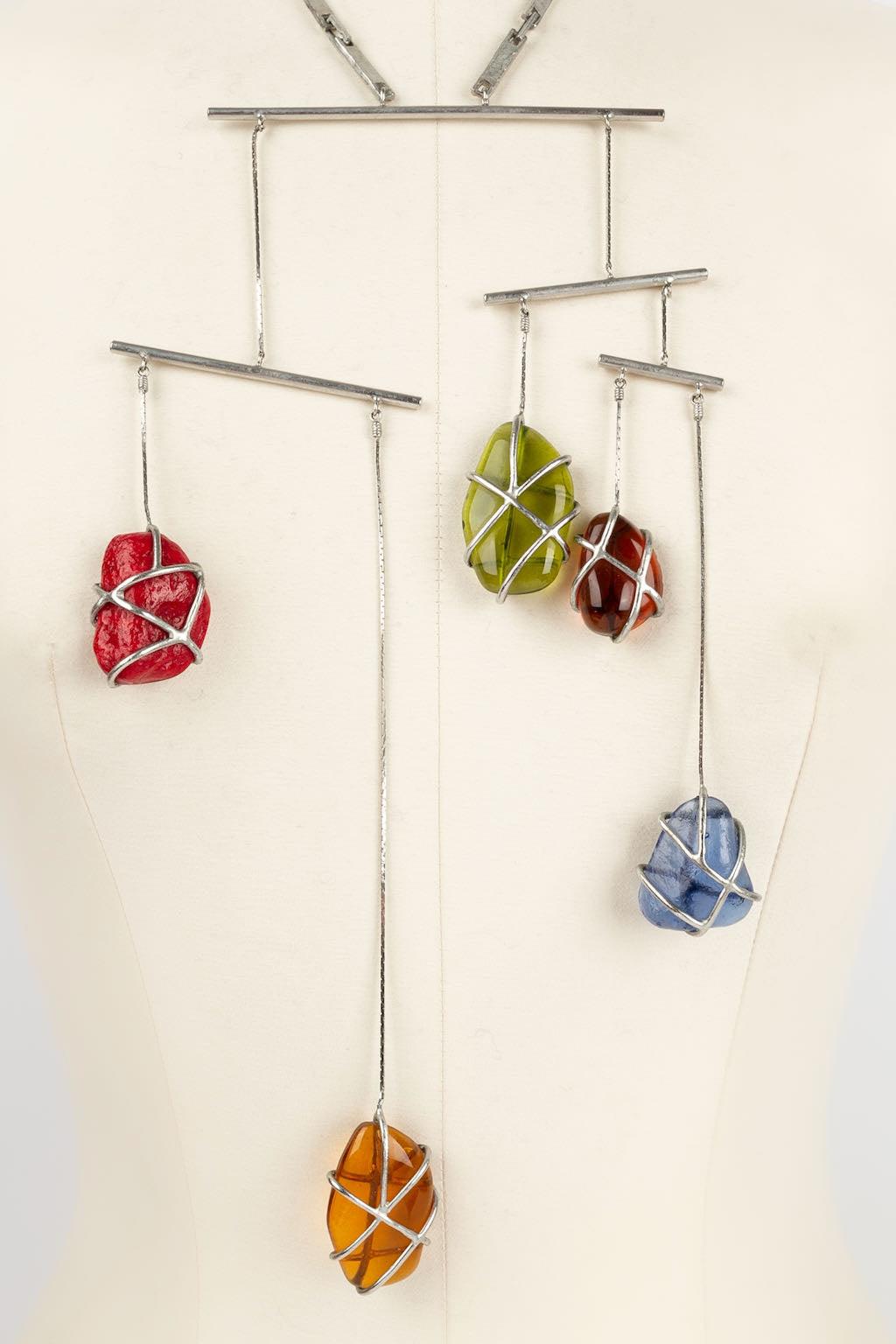 Jean Paul Gaultier Silber-Metall-Halskette mit mehrfarbigen Steinen im Zustand „Hervorragend“ im Angebot in SAINT-OUEN-SUR-SEINE, FR