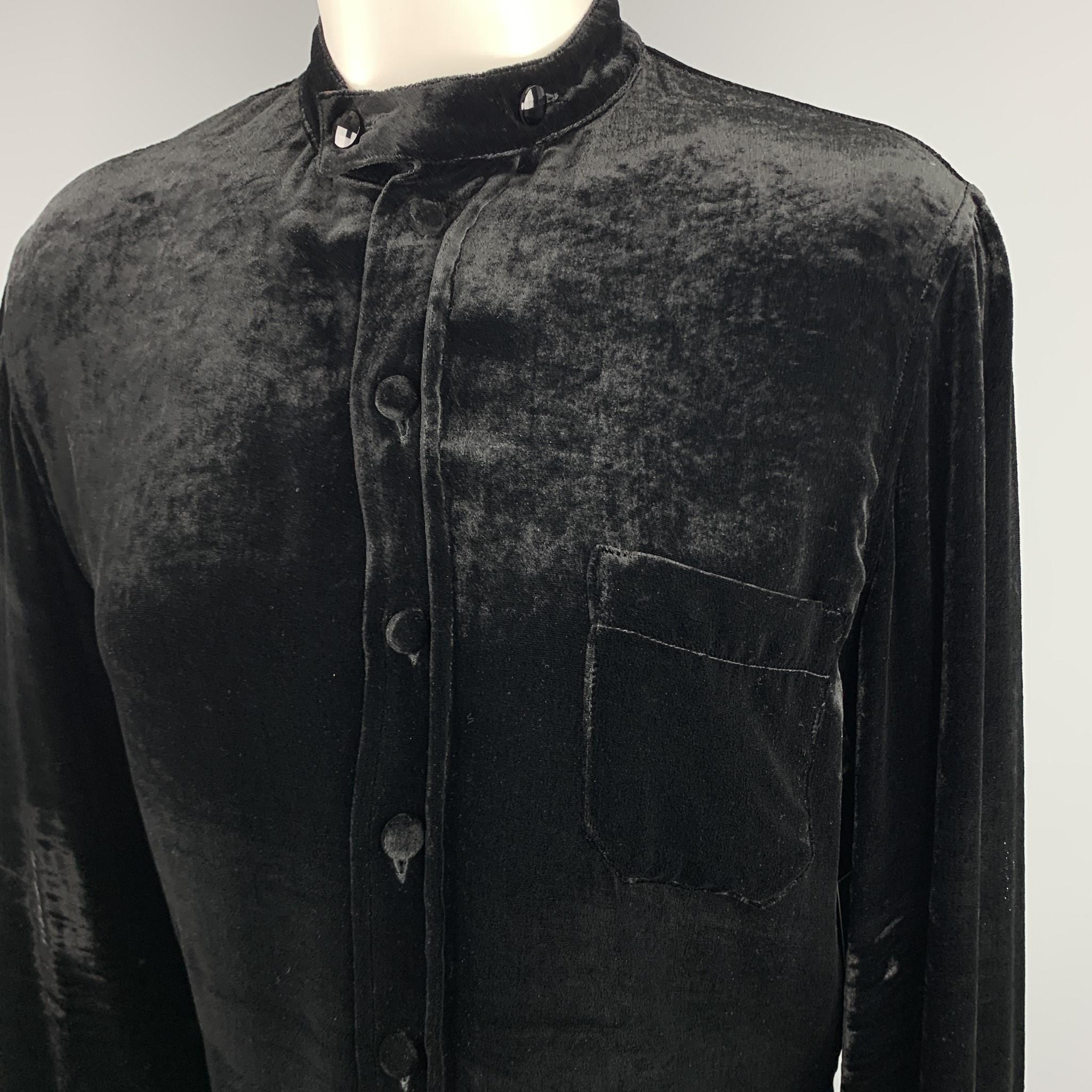 Vintage JEAN PAUL GAULTIER top comes in silk blend velvet velour and a band collar and zip cuffs. Matching trousers available separately.  Made in Italy.

Excellent Pre-Owned Condition.
Marked: USA 10

Measurements:

Shoulder: 16 in.
Bust: 40