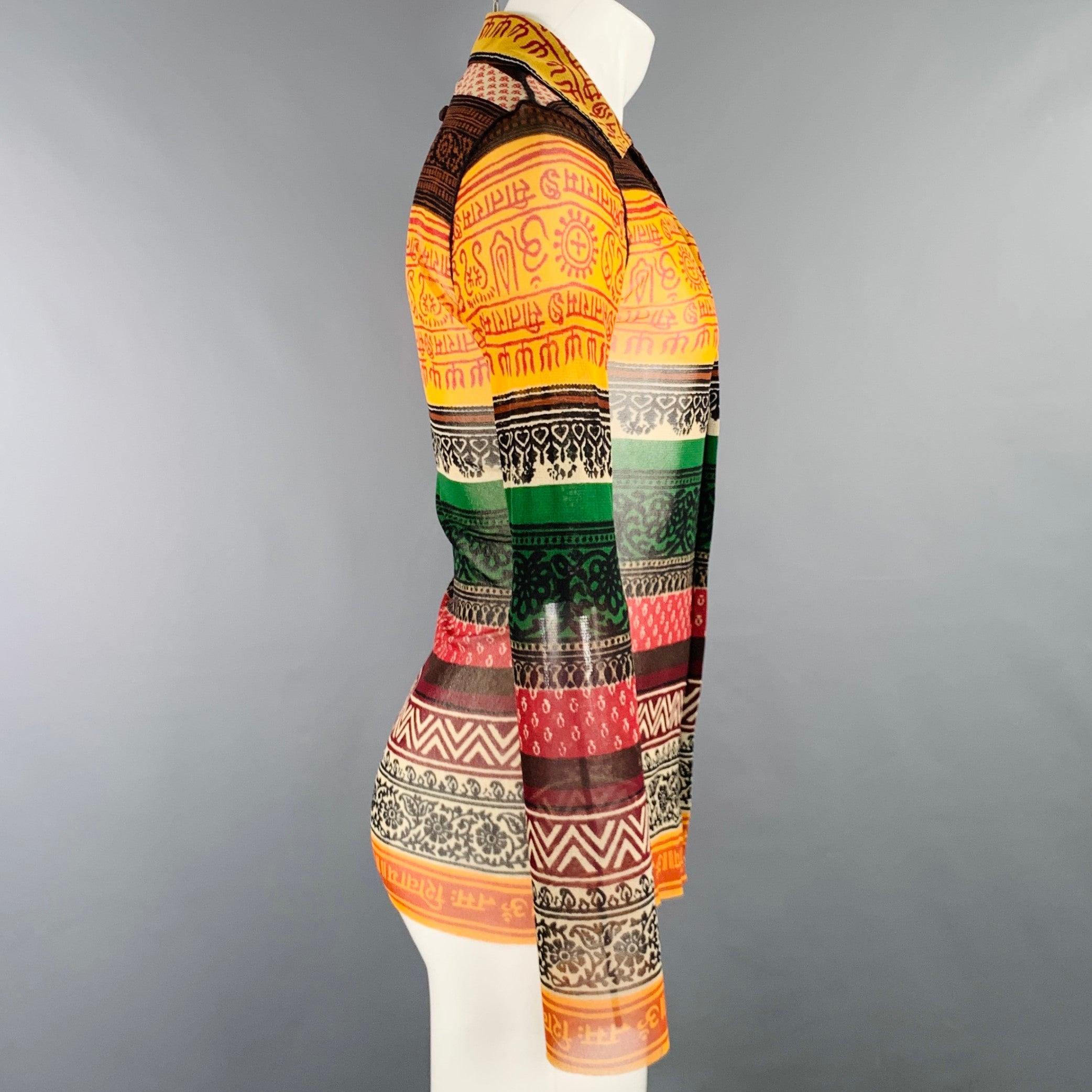 Vintage JEAN PAUL GAULTIER chemise à manches longues
en maille polyamide multicolore, avec un imprimé rayé vibrant aux motifs mélangés, une coupe extensible et une fermeture à boutons. Fabriqué en Italie. Excellent état. 

Marqué :   M 

Mesures : 
