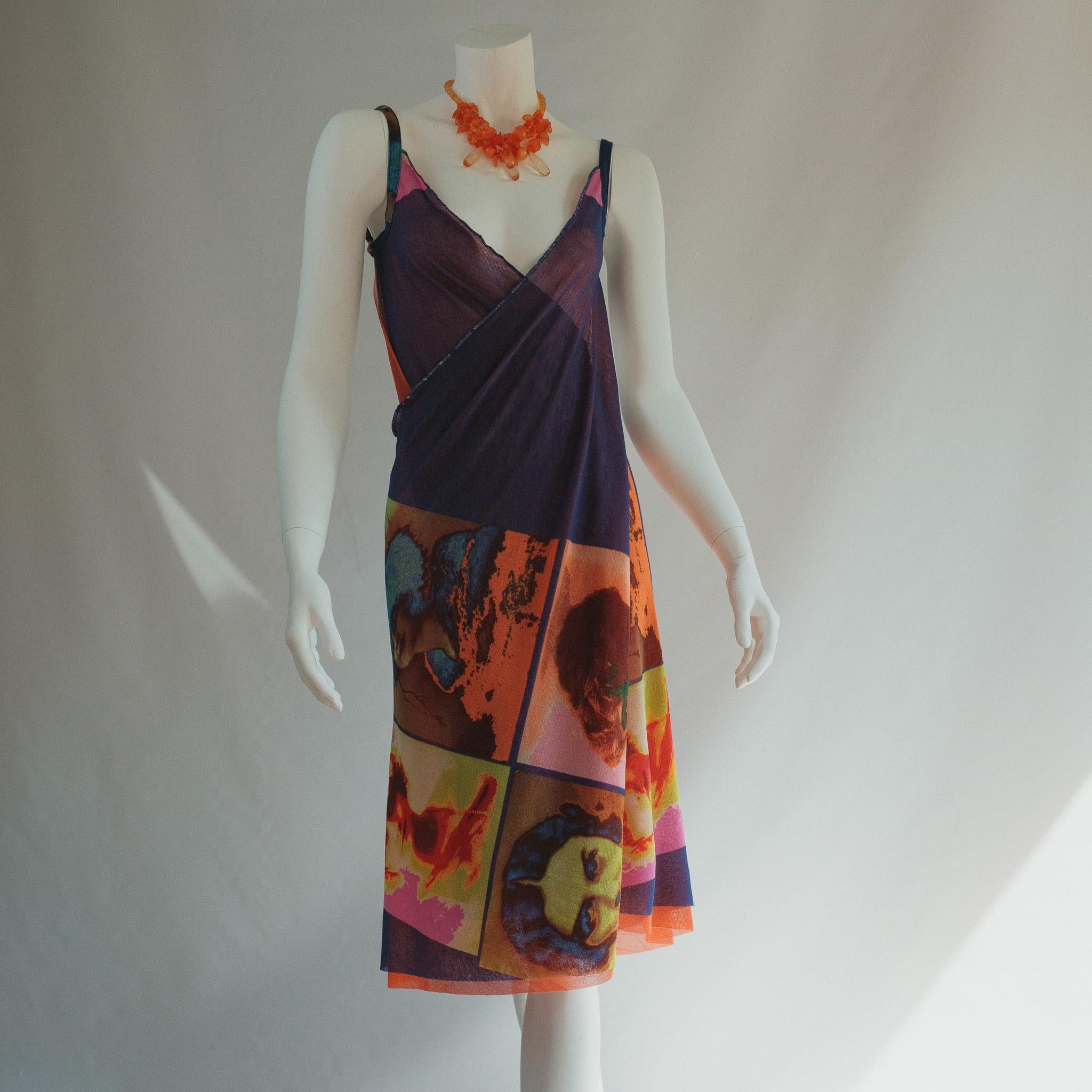 Jean Paul Gaultier Soleil F/S 2002 Vintage „Portraits“ Wickelkleid im Angebot 5