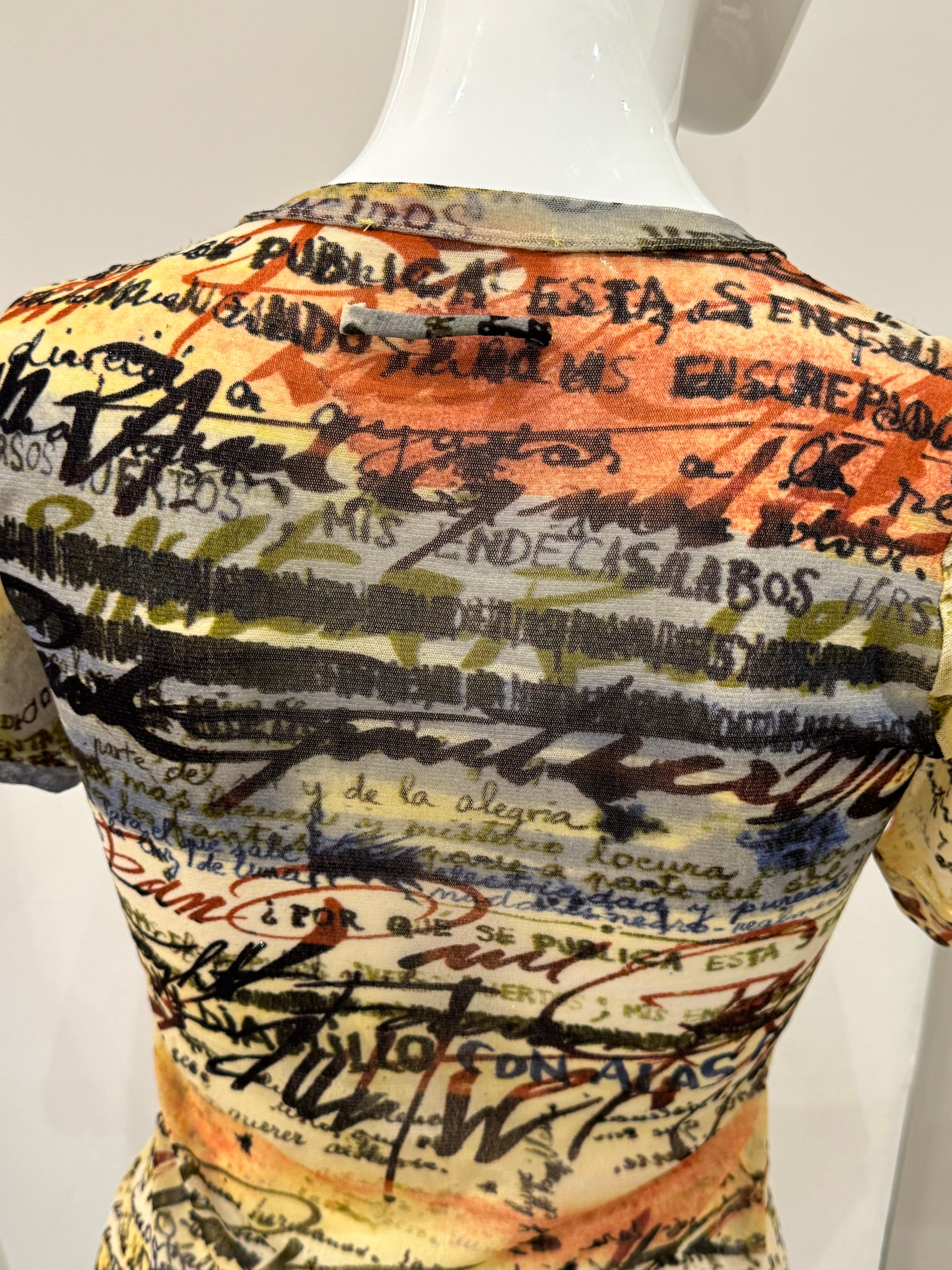 Jean Paul Gaultier Jeans primavera estate 1998 con testo calligrafico in spagnolo e set in maglia trasparente in vendita 11