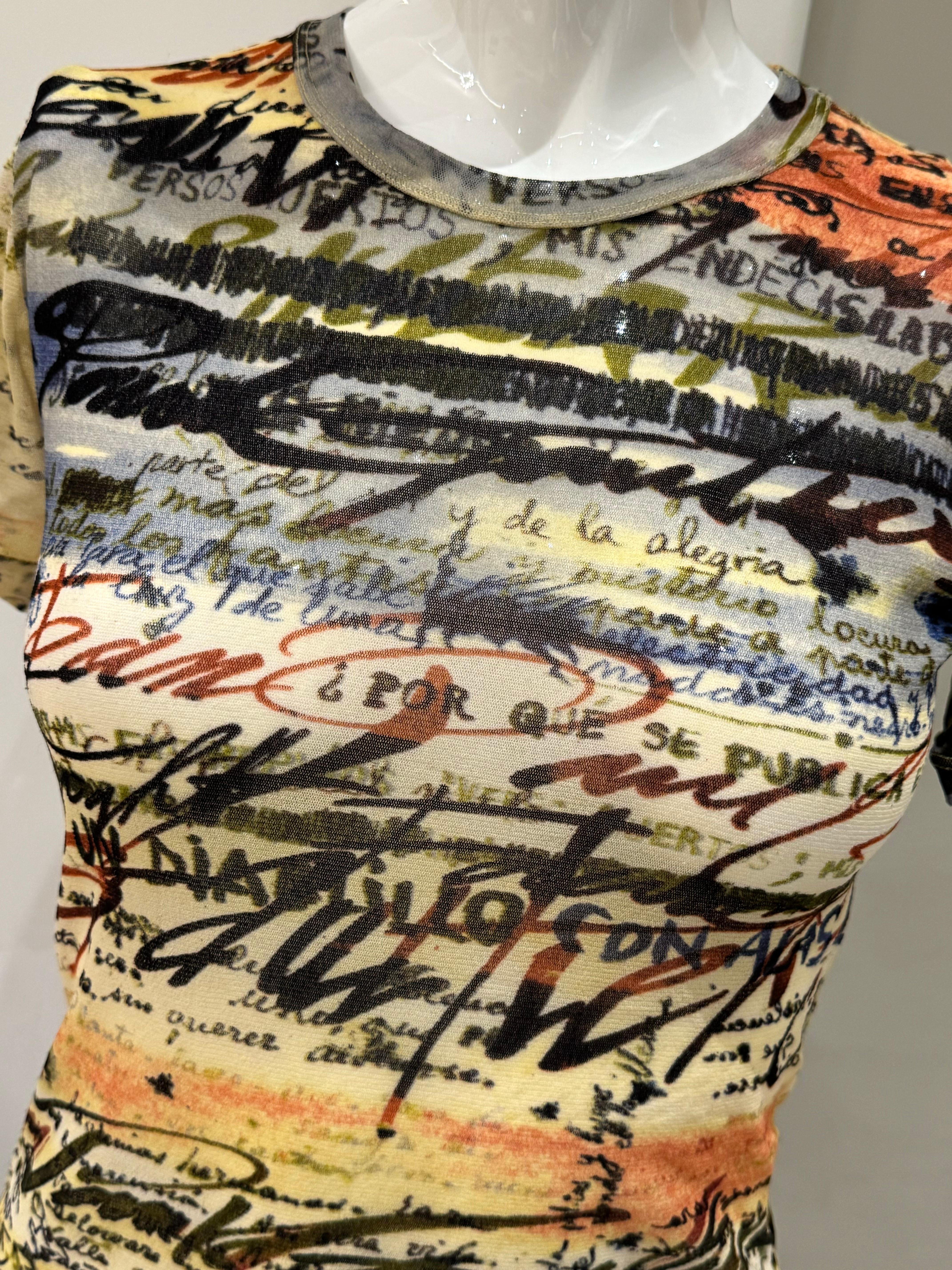 Jean Paul Gaultier Jeans primavera estate 1998 con testo calligrafico in spagnolo e set in maglia trasparente in vendita 1