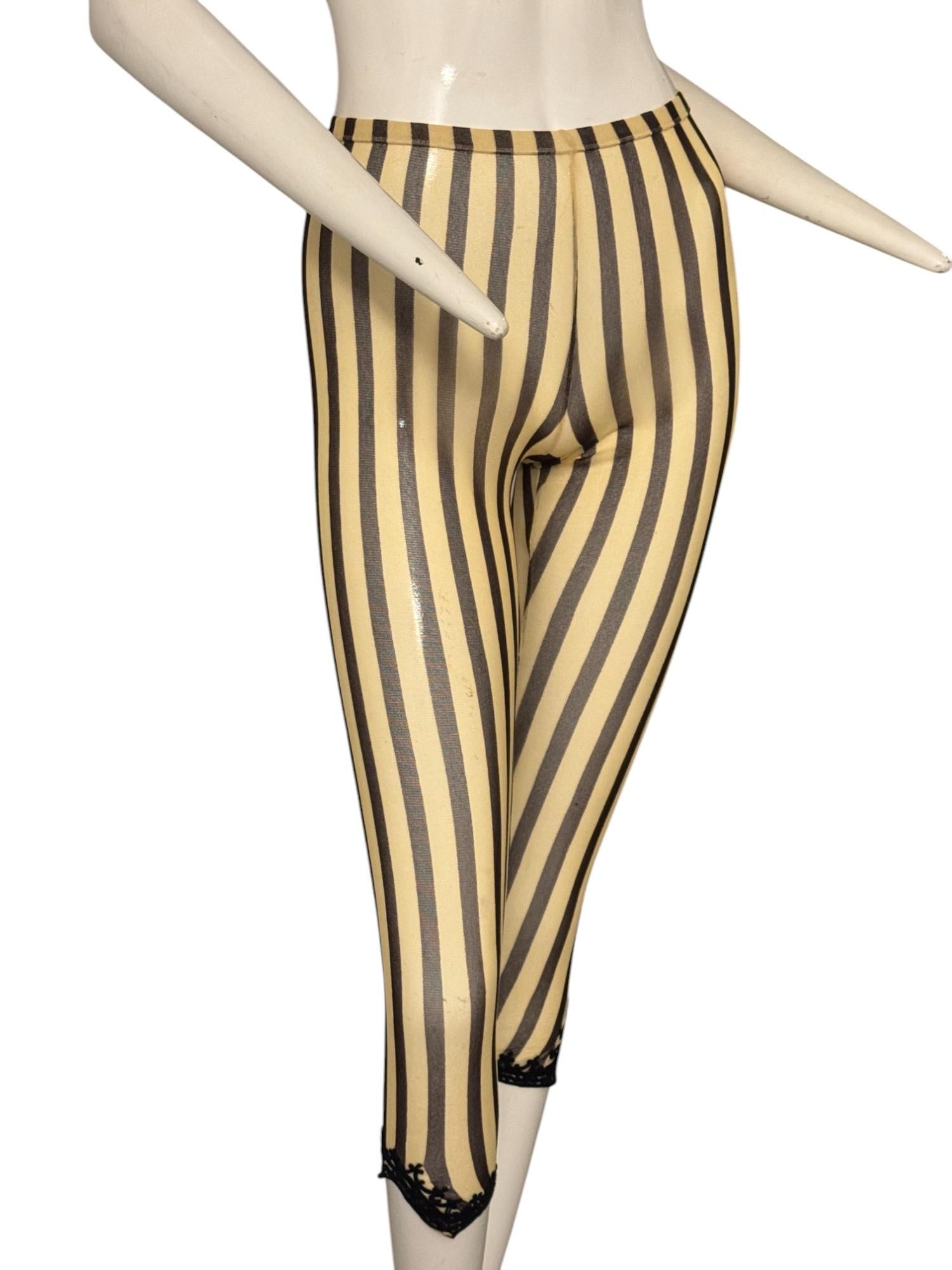 JEAN PAUL GAULTIER, Pantaloni in rete a righe ecru e cioccolato con orlo ricamato In condizioni ottime in vendita a Kingston, NY