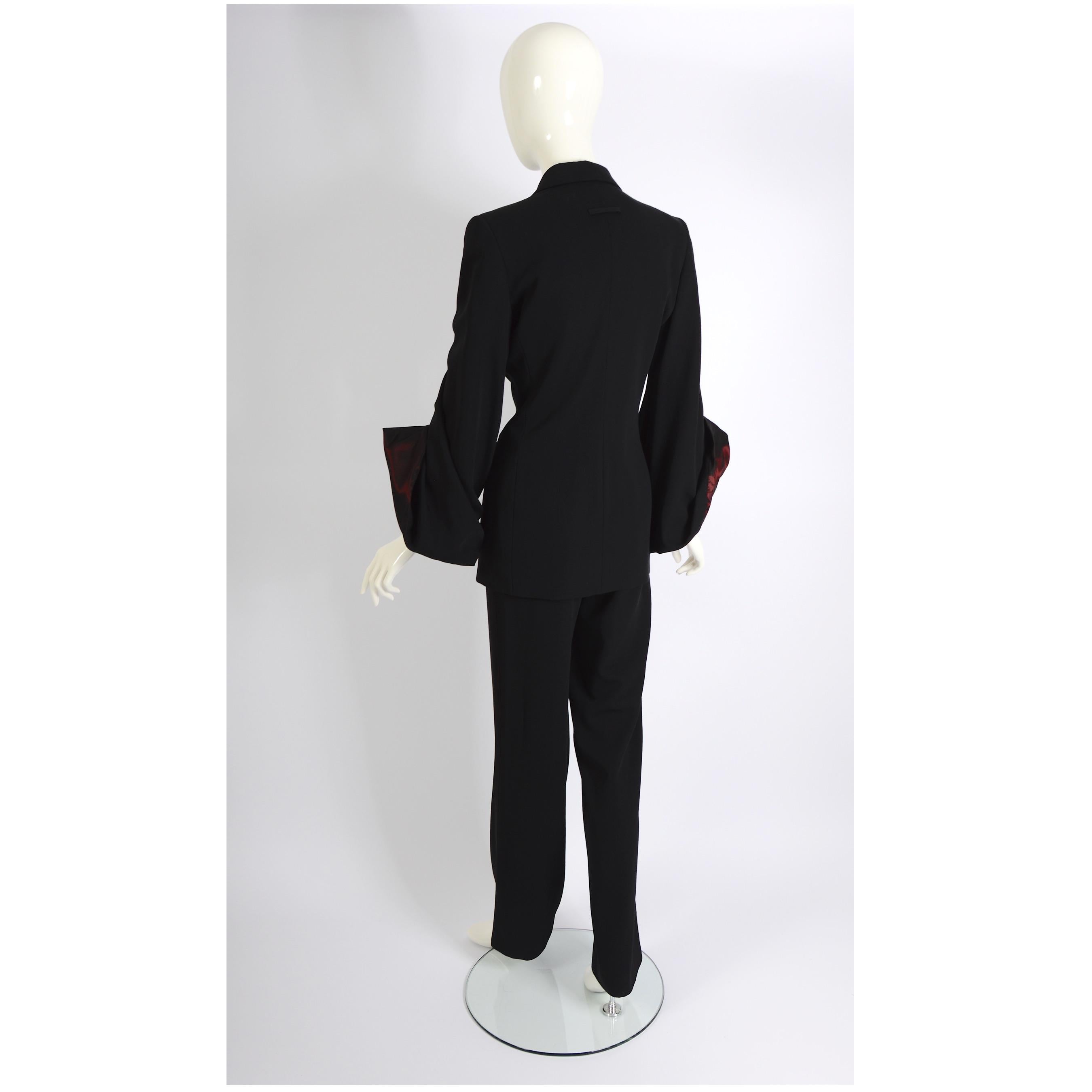 Jean Paul Gaultier Vintage 1997 Schwarzer Smoking-Anzug mit gedrehten Billowing-Ärmeln im Angebot 2