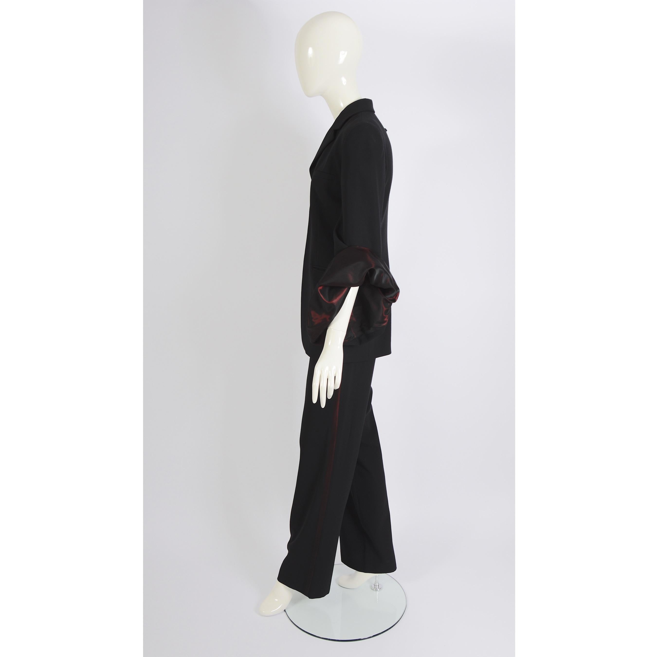 Jean Paul Gaultier Vintage 1997 Schwarzer Smoking-Anzug mit gedrehten Billowing-Ärmeln im Angebot 3