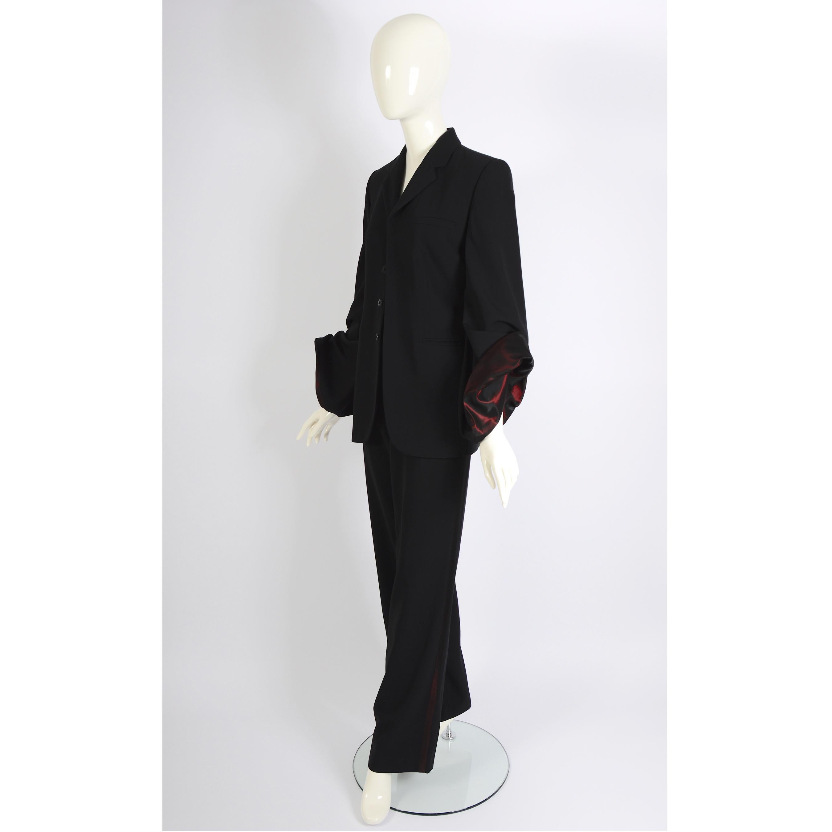 Jean Paul Gaultier Vintage 1997 Schwarzer Smoking-Anzug mit gedrehten Billowing-Ärmeln im Angebot 4