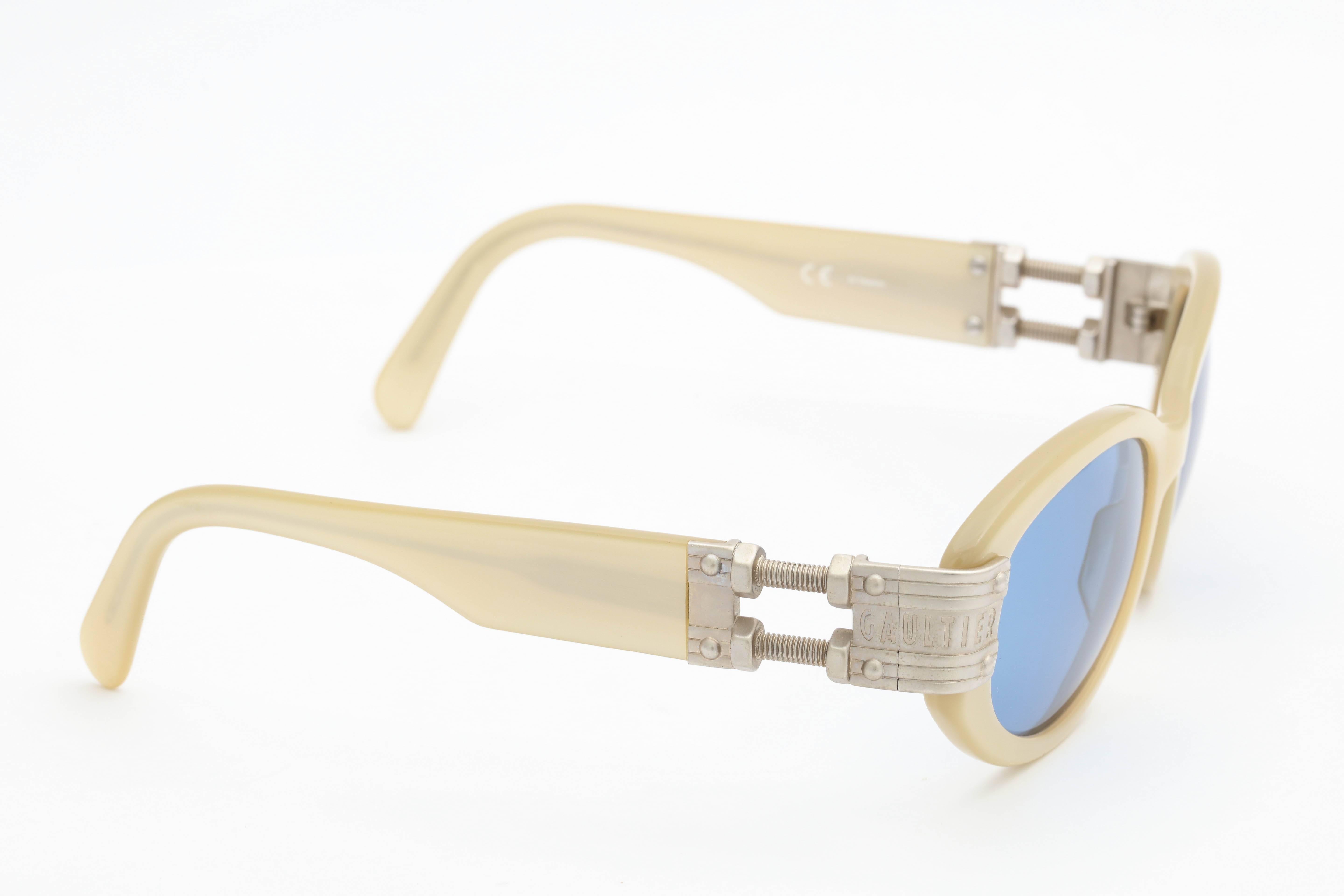Jean Paul Gaultier Vintage 56-5204 Sunglasses In Excellent Condition For Sale In Chicago, IL