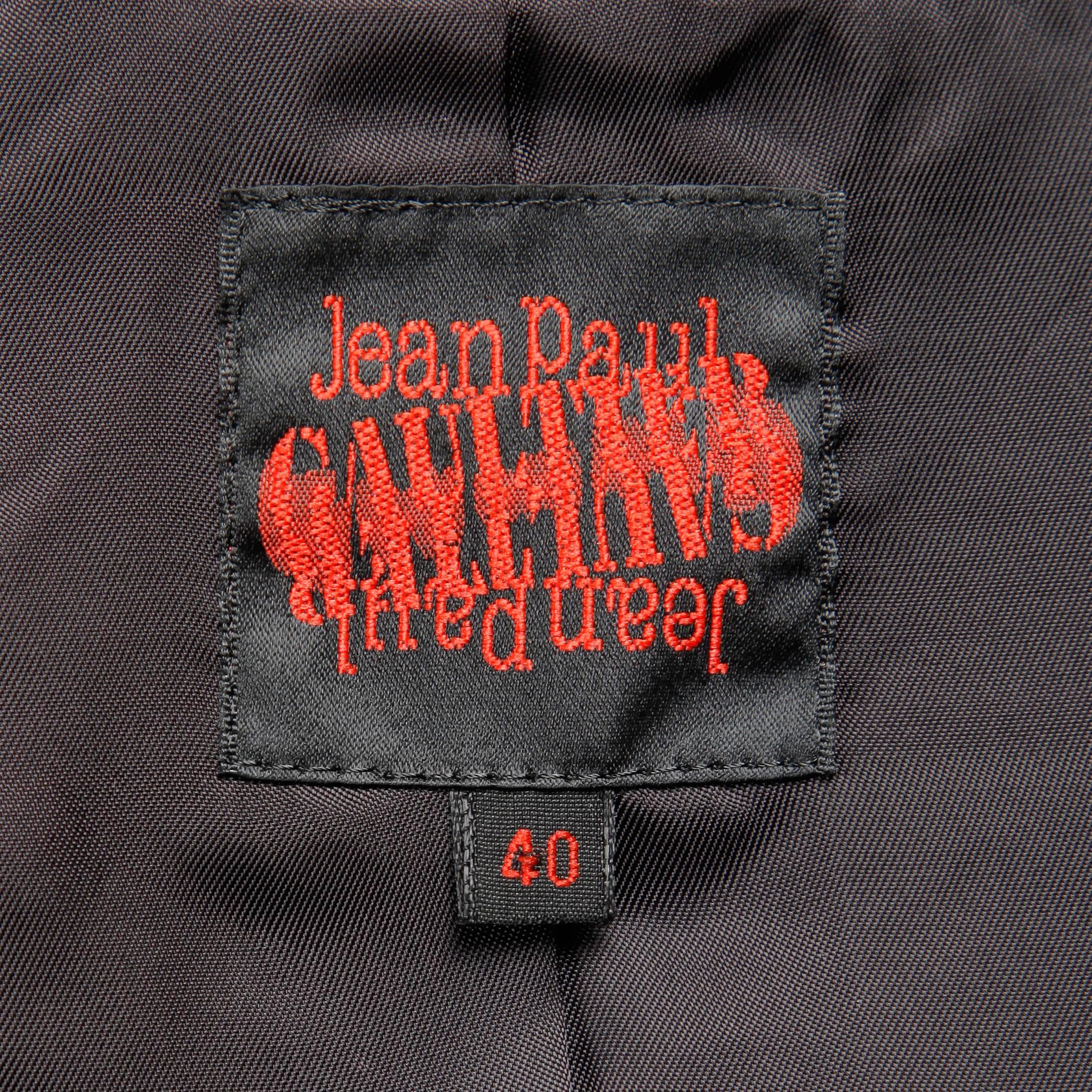 Unglaublicher Vintage-Mantel oder -Kleid von Jean Paul Gaultier. Teilweise gefüttert mit Knopfverschluss vorne. Die markierte Größe ist 40. Passt wie eine moderne mittlere Größe. Die Oberweite beträgt 38