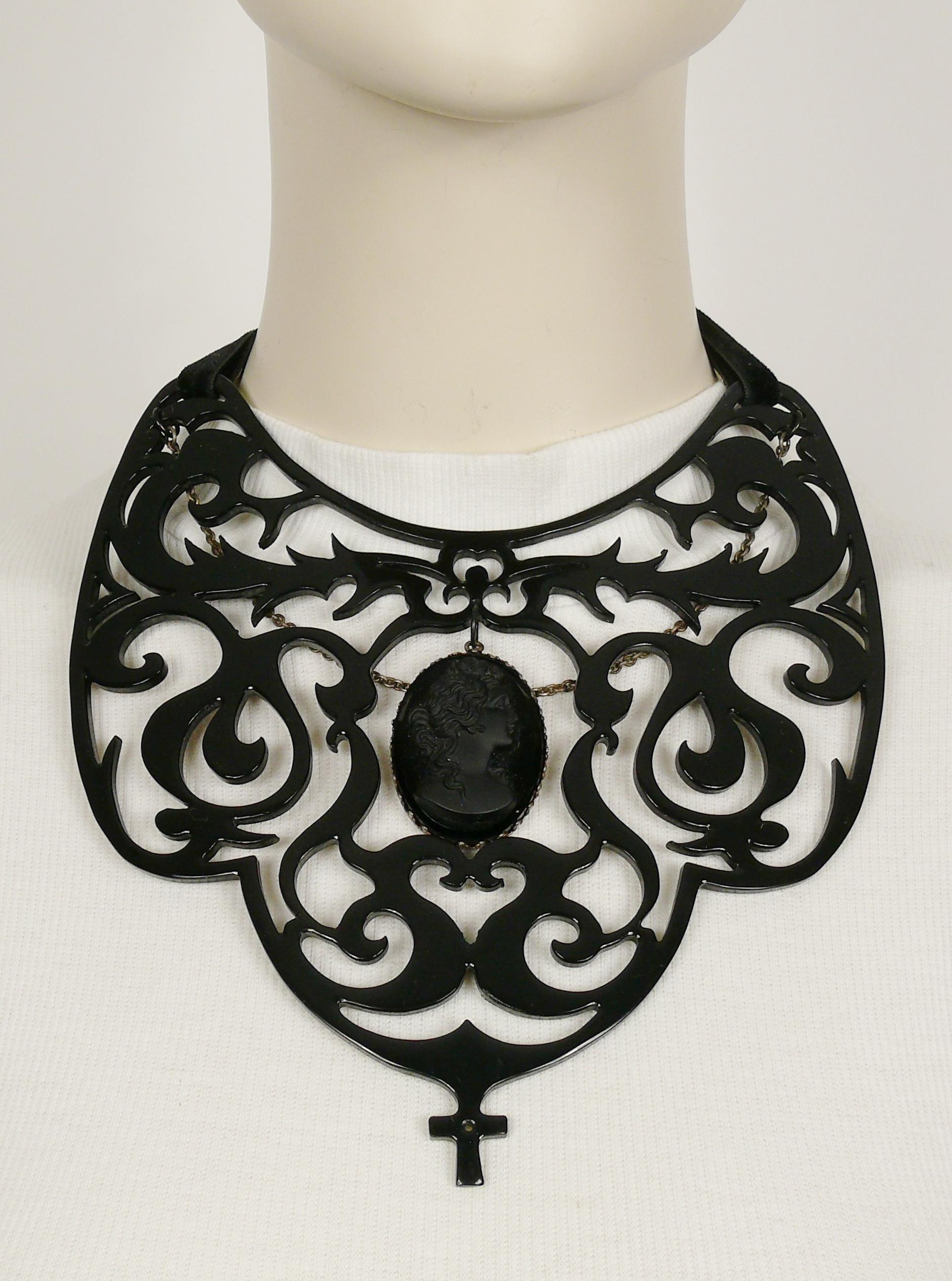 JEAN PAUL GAULTIER vintage black resin openwork Gothic Victorian inspired bib necklace featuring a woman profile glass cameo pendant and a chain.

A variant of this bib necklace was worn by MADONNA in the video clip FROZEN (see photo 6).

Velvet