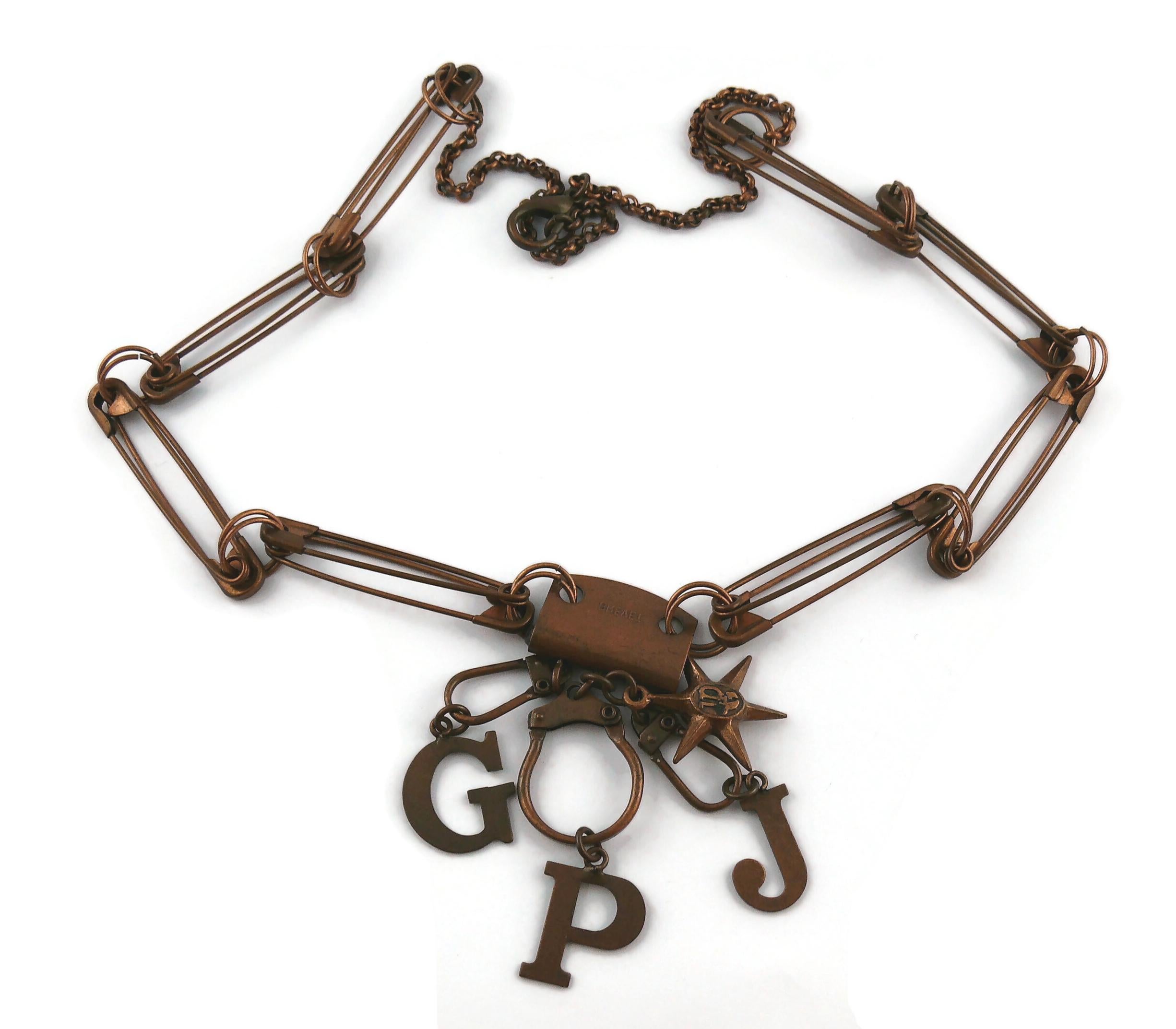 Jean Paul Gaultier, collier à breloques et épingle de sécurité vintage en cuivre de couleur cuivrée en vente 6