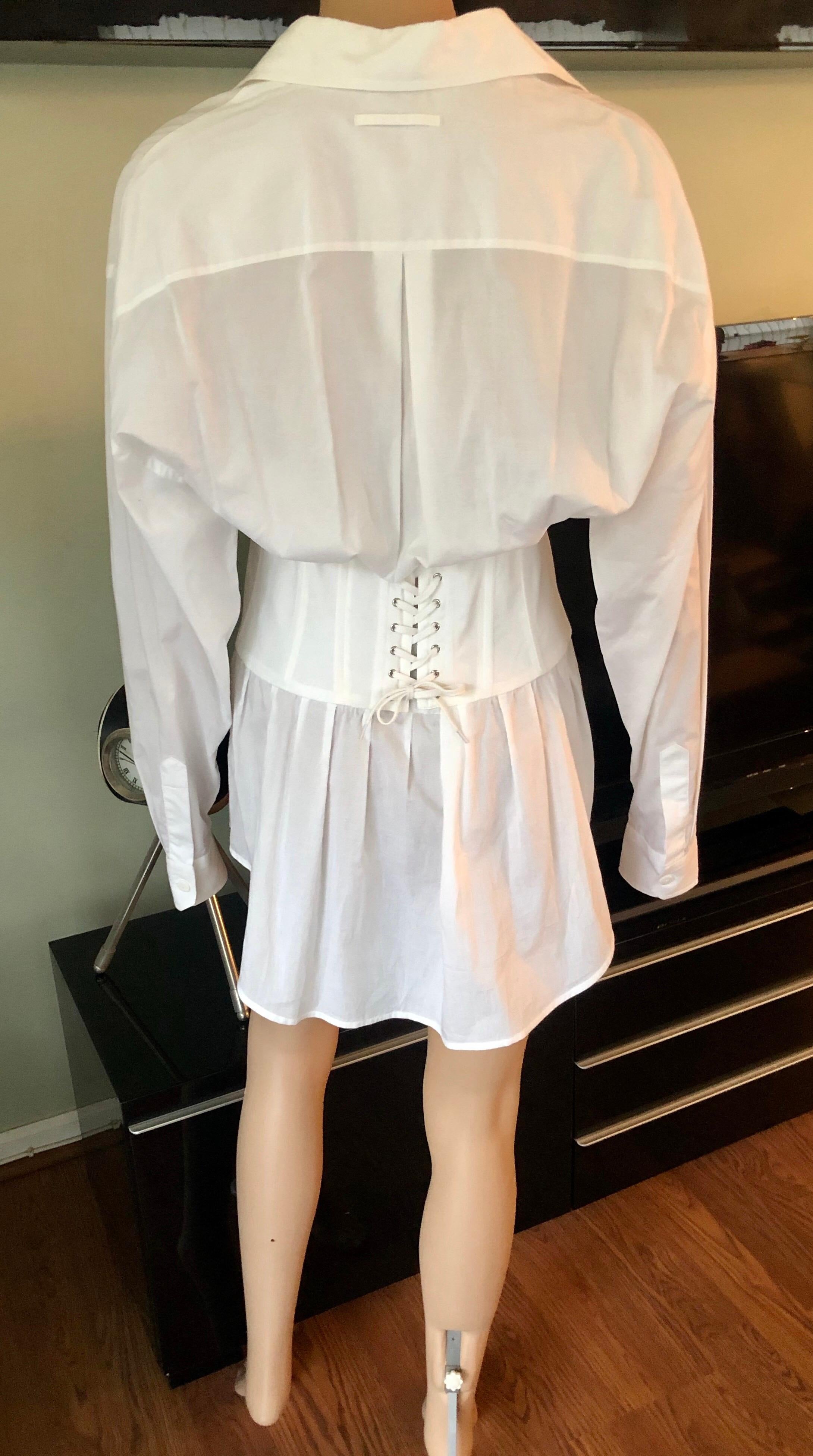 Jean Paul Gaultier Vintage Corset White Shirt Dress IT 44

Jean Paul Gaultier Vintage white cotton blend corset detailed shirt dress featuring a spread collar, a front button fastening, long sleeves and a mini length.

