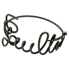 JEAN PAUL GAULTIER ( attribué à) Bracelet jonc vintage incurvé