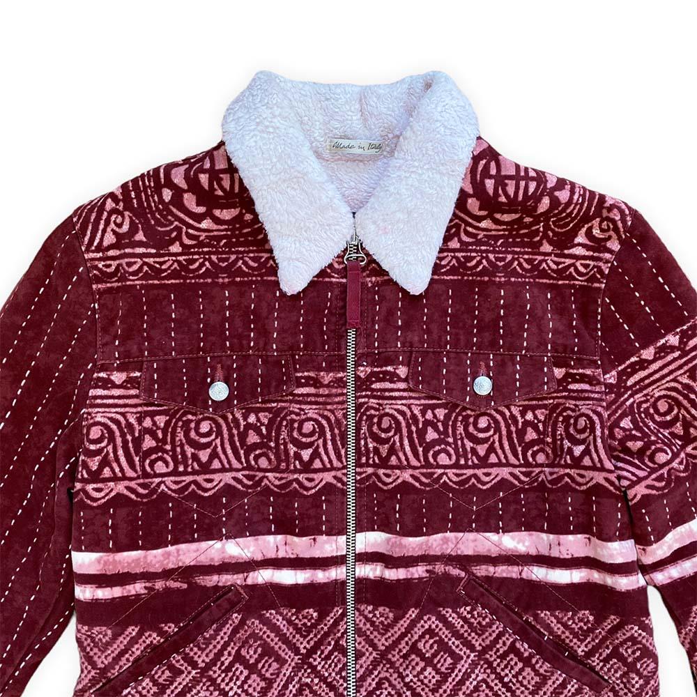 Jean Paul Gaultier Chaqueta de sherpa vaquera vintage con estampado tribal

Muy raro

ESTADO: Este artículo es una pieza vintage/pre-usada, por lo que es de esperar que presente algunos signos de desgaste natural y de la edad, aunque en buen estado