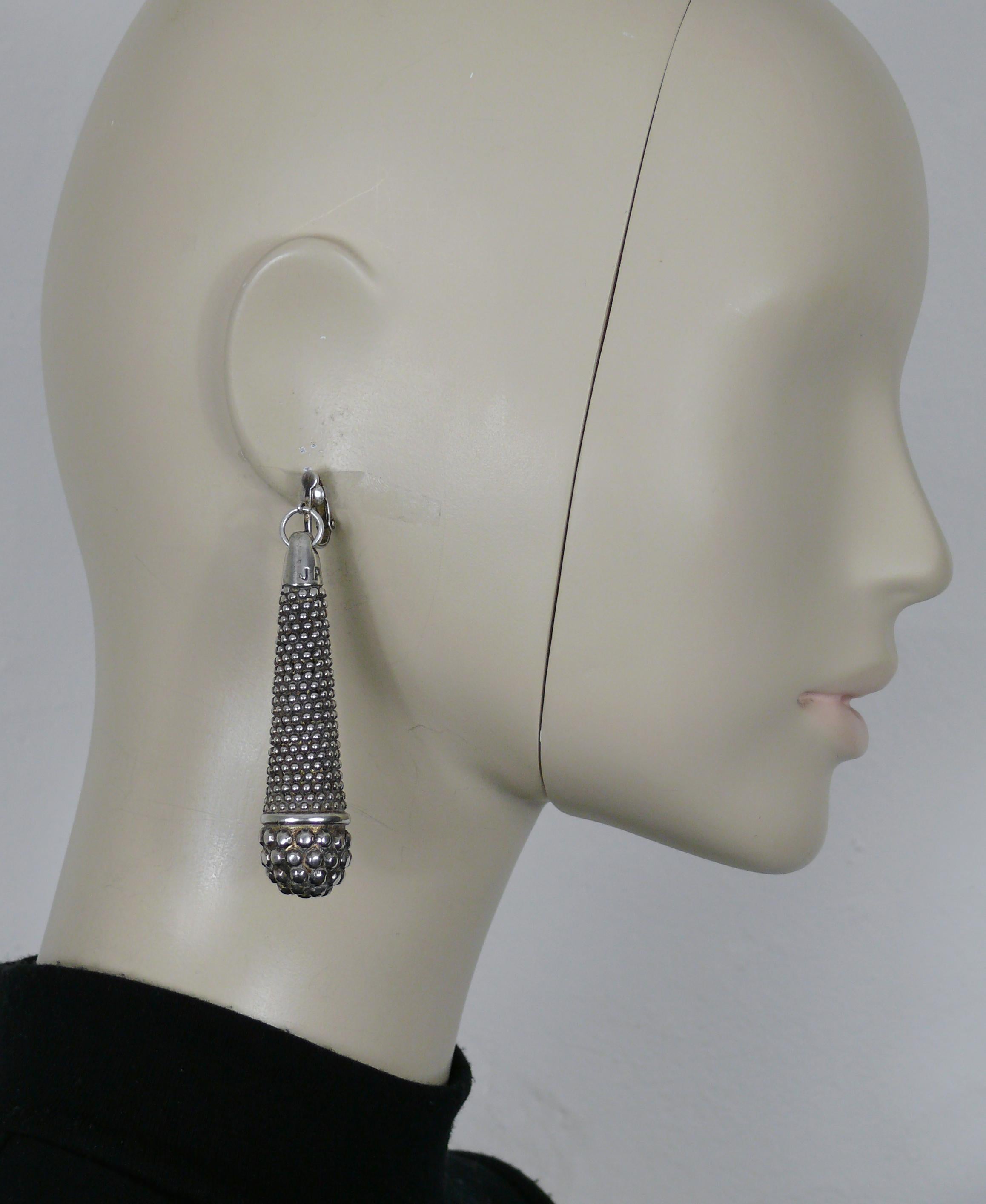 JEAN PAUL GAULTIER vintage massive antiqued silver tone ethnic inspired dangling earrings (clip-on) featuring a tubular drop form with bead pattern design.

Embossed JPG.

Indicative measurements : height approx. 7.2 cm (2.83 inches) / max. width