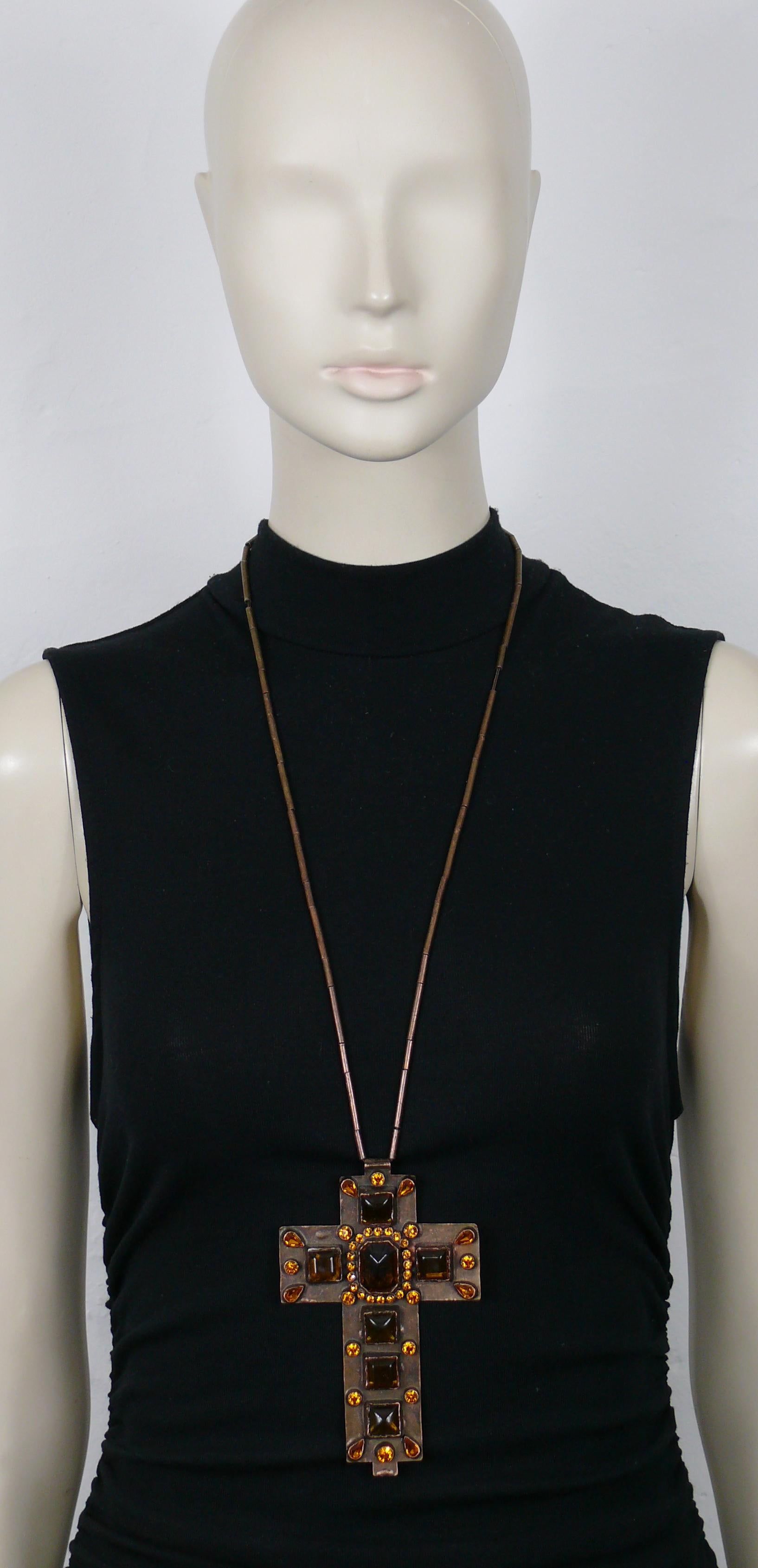 JEAN PAUL GAULTIER vintage massive antiqued copper tone necklace featuring a massive Medieval inspired cross pendant embellished with citrine color resin cabochons and crystals.

Slips on (no clasp).

Marked GAULTIER.

Indicative measurements :