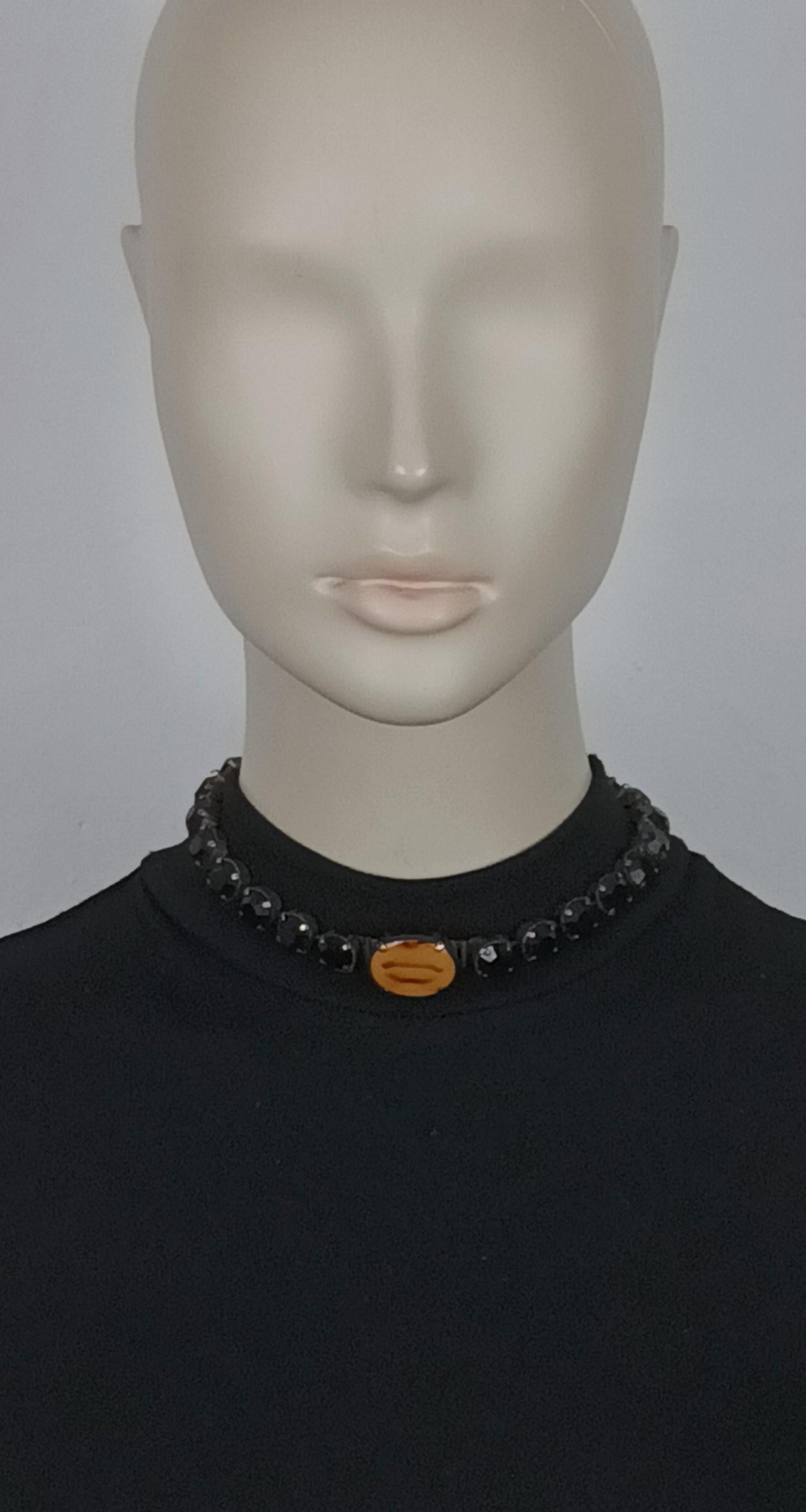 JEAN PAUL GAULTIER vintage antiqued silver tone necklace embellished with large black crystals and a mouth print resin cameo at the center.

Box clasp closure.
Secure closure.

Marked JPG.

Indicative measurements : length approx. 35.5 cm (13.98