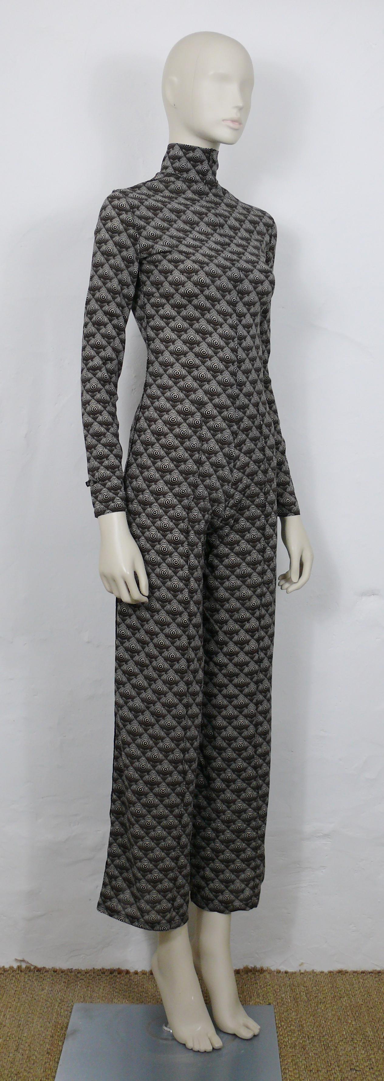JEAN PAUL GAULTIER vintage long sleeve jumpsuit featuring an opulent brown/off-white abstract Op Art print all over.

This jumpsuit features :
- Long sleeves.
- Wide legs.
- Lightweight fabric.
- Has some stretch.
- Front zip closure.
-