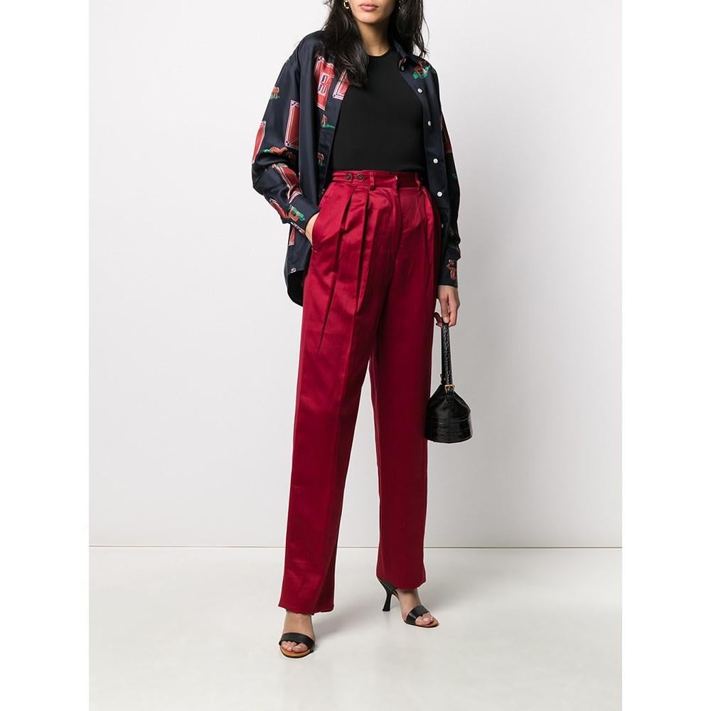 Jean Paul Gaultier red iridescent cotton 90s trousers with frontal darts, side welt pockets and one with button on the back. Frontal hook and zip hidden fastening.

Size: 40 IT

Flat measurements
Height: 116 cm
Waist: 30 cm
Hips: 42 cm

Product