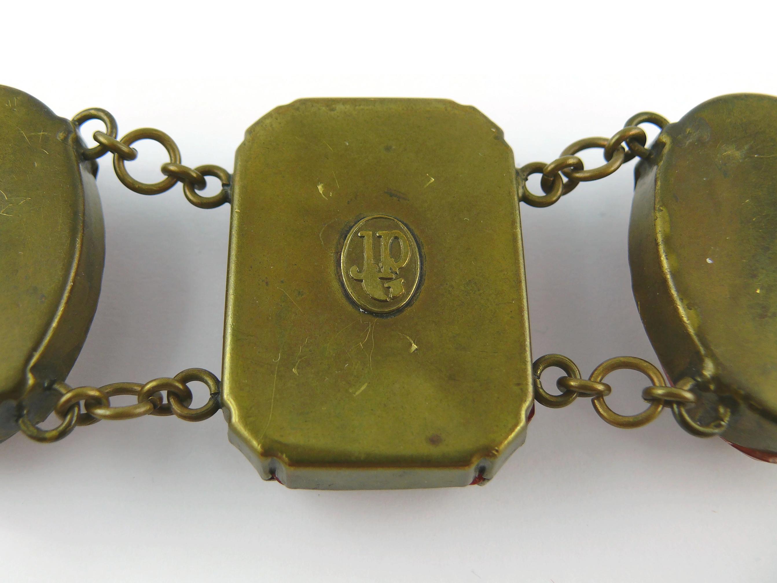 Jean Paul Gaultier Bracelet vintage avec logo en forme de scarabée en résine avec camée en vente 9