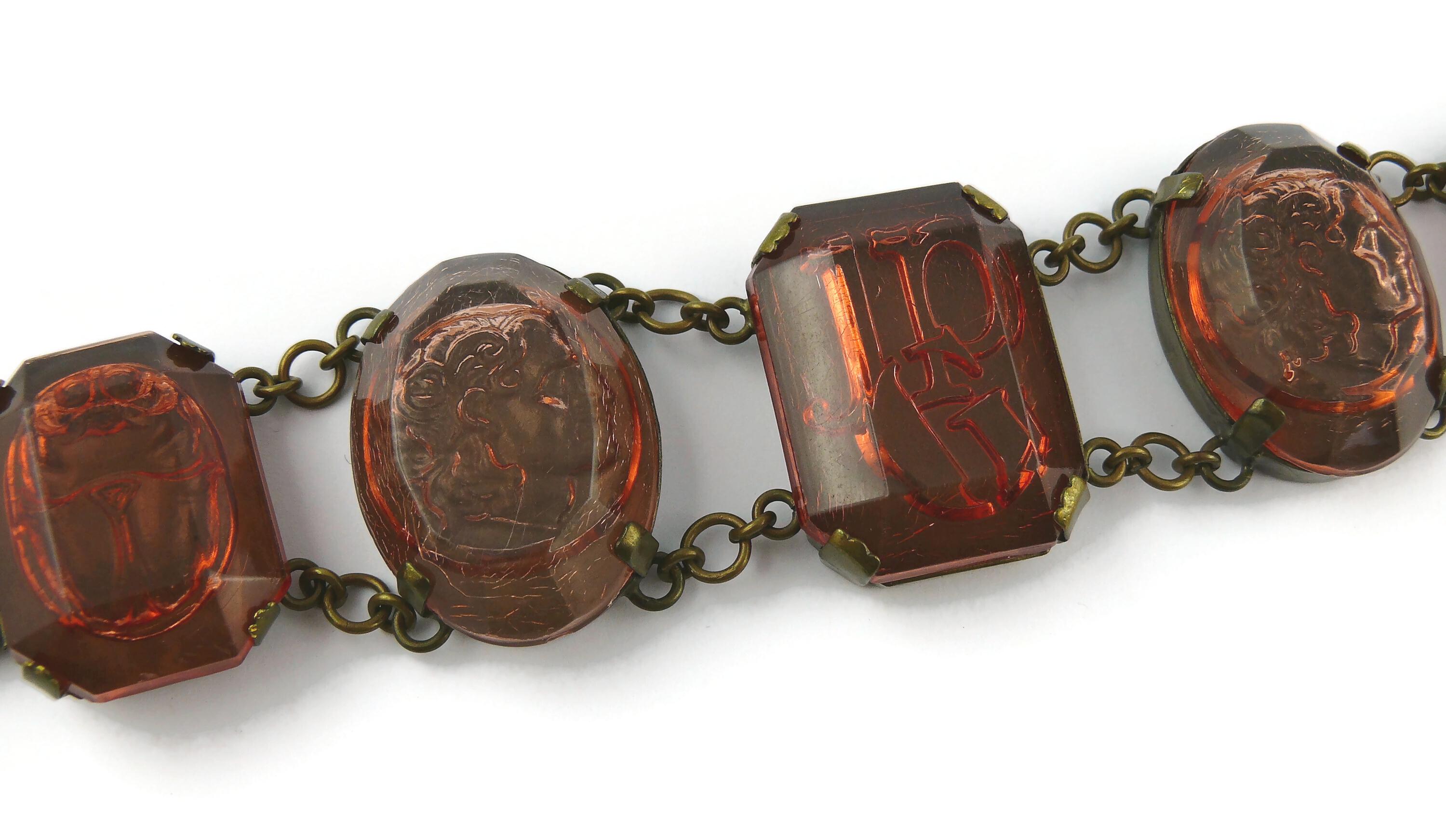 Jean Paul Gaultier Bracelet vintage avec logo en forme de scarabée en résine avec camée Pour femmes en vente