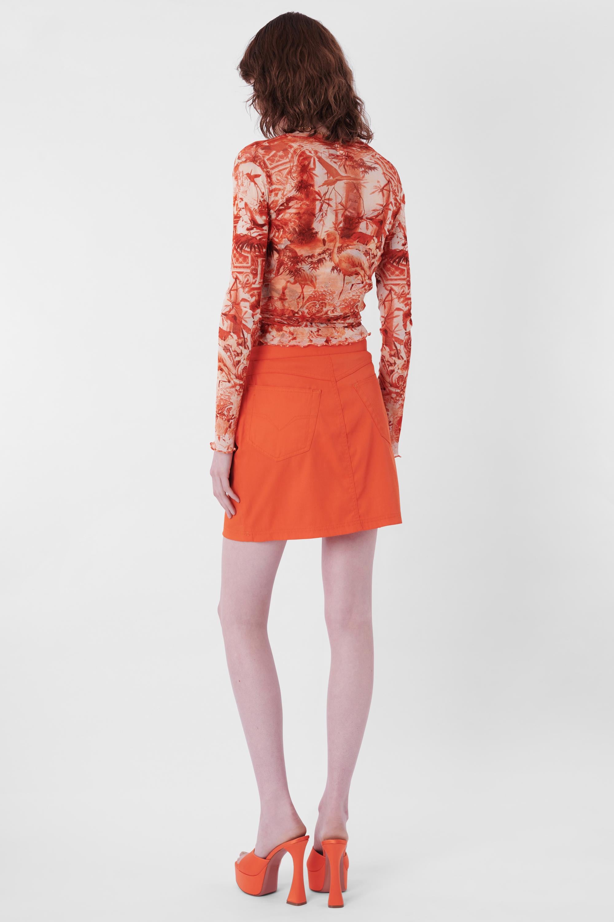 Jean Paul Gaultier S/S 2002 Orange Flamingo Print Mesh Set. Features wrap mesh top / cardigan with long sleeves and tank top. In excellent vintage condition.
Brand: Jean Paul Gaultier
Size: UK 8
Color: Multi
Label size: Small/ Medium
Modern size: UK