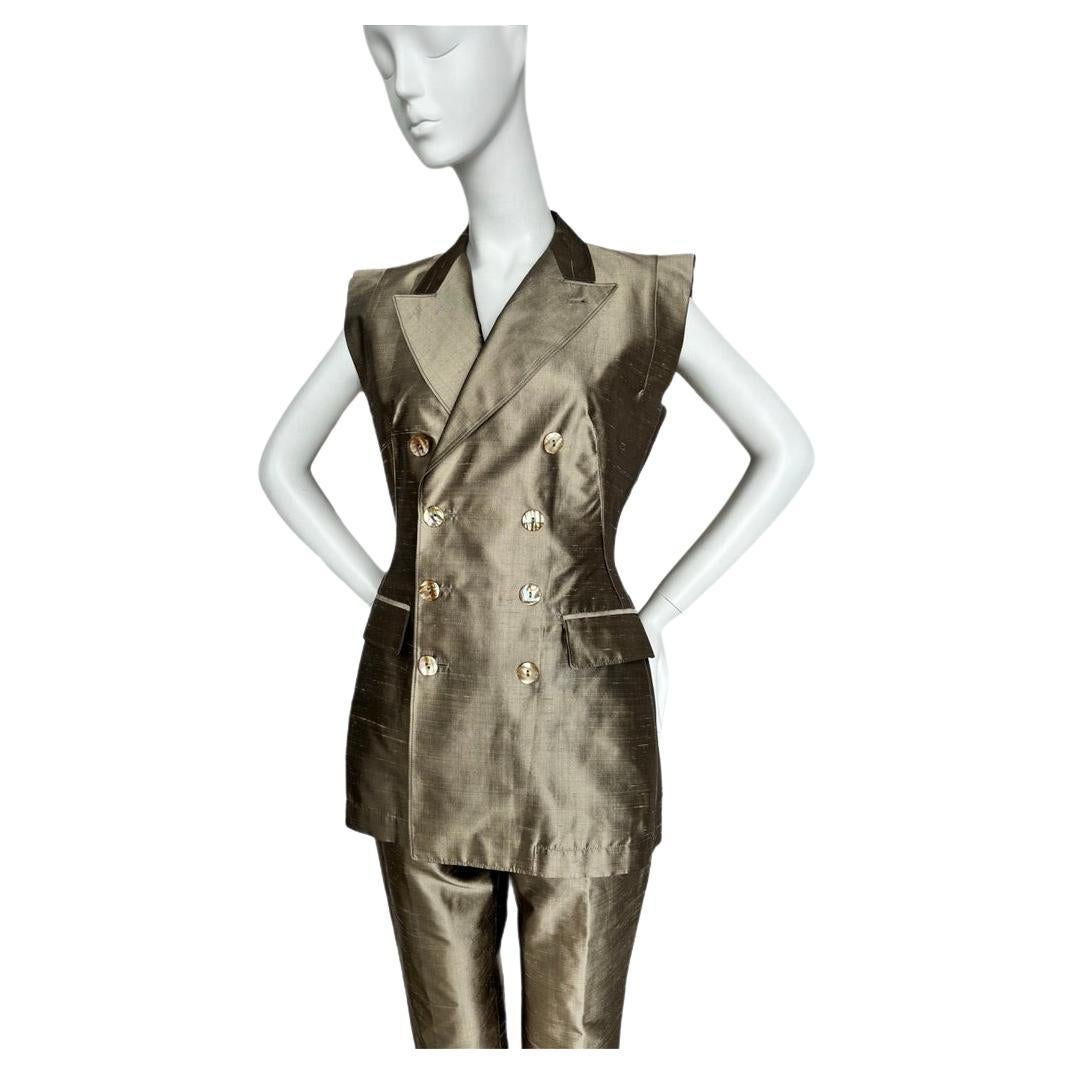 Jean Paul Gaultier Classique
Vintage
100% silk
Mother of Pearl buttons
Pewter/Gold color
IT42 tag on each piece
NWT's
Pristine
Measurements in inches laying flat:

Pants: rise 11 , waist 13, inseam 32 .. no stretch, fits like an IT40

Jacket: pit to